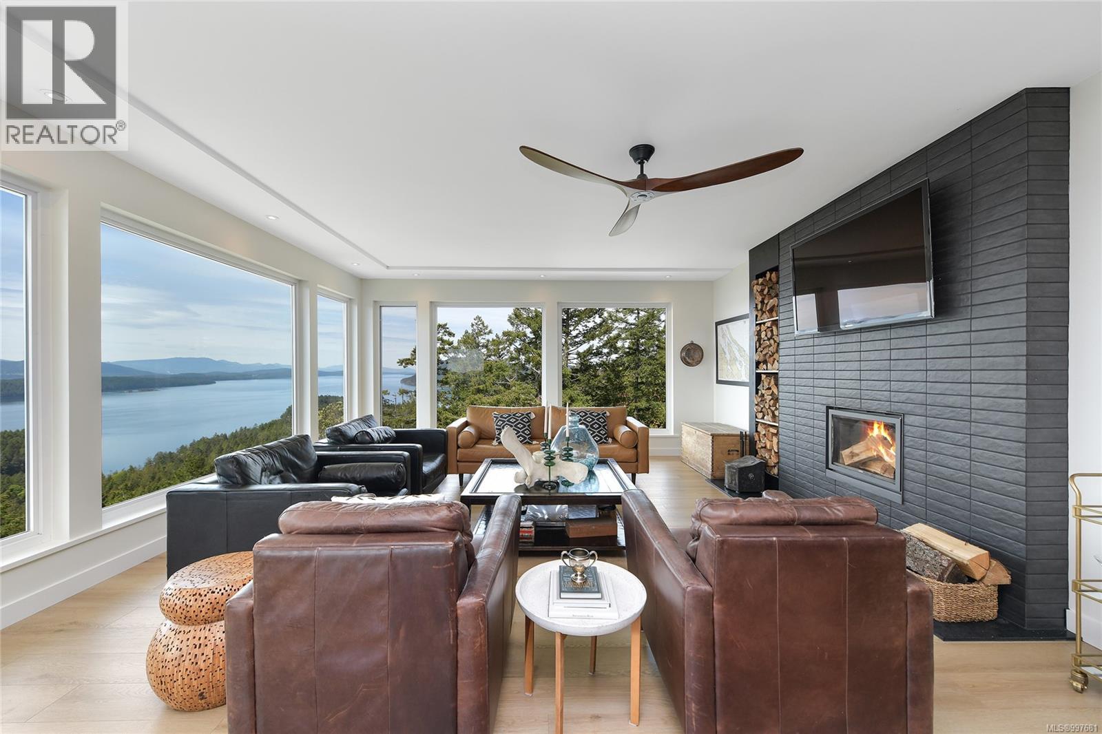  356 East West Road, Mayne Island