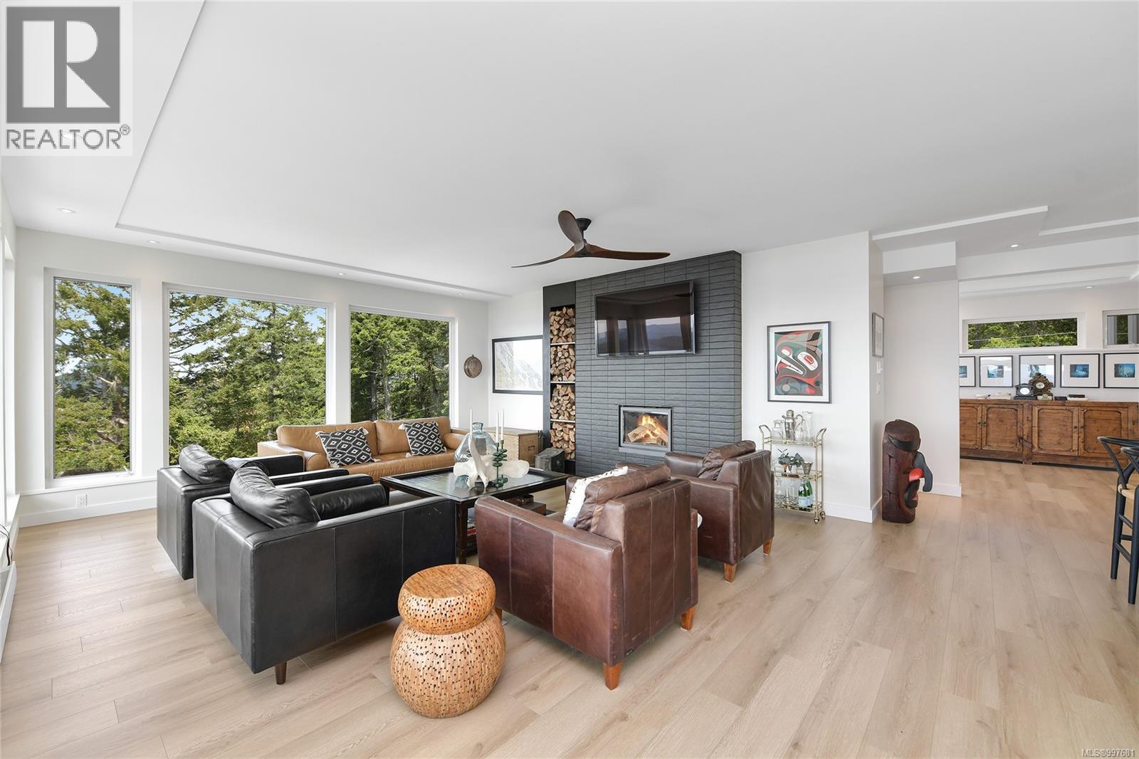  356 East West Road, Mayne Island