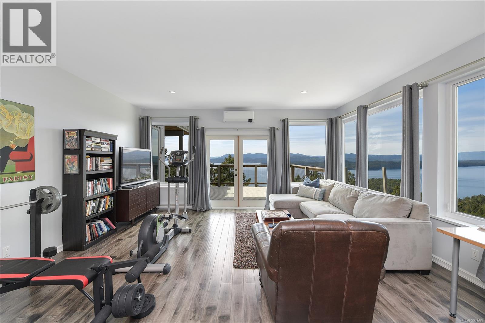  356 East West Road, Mayne Island