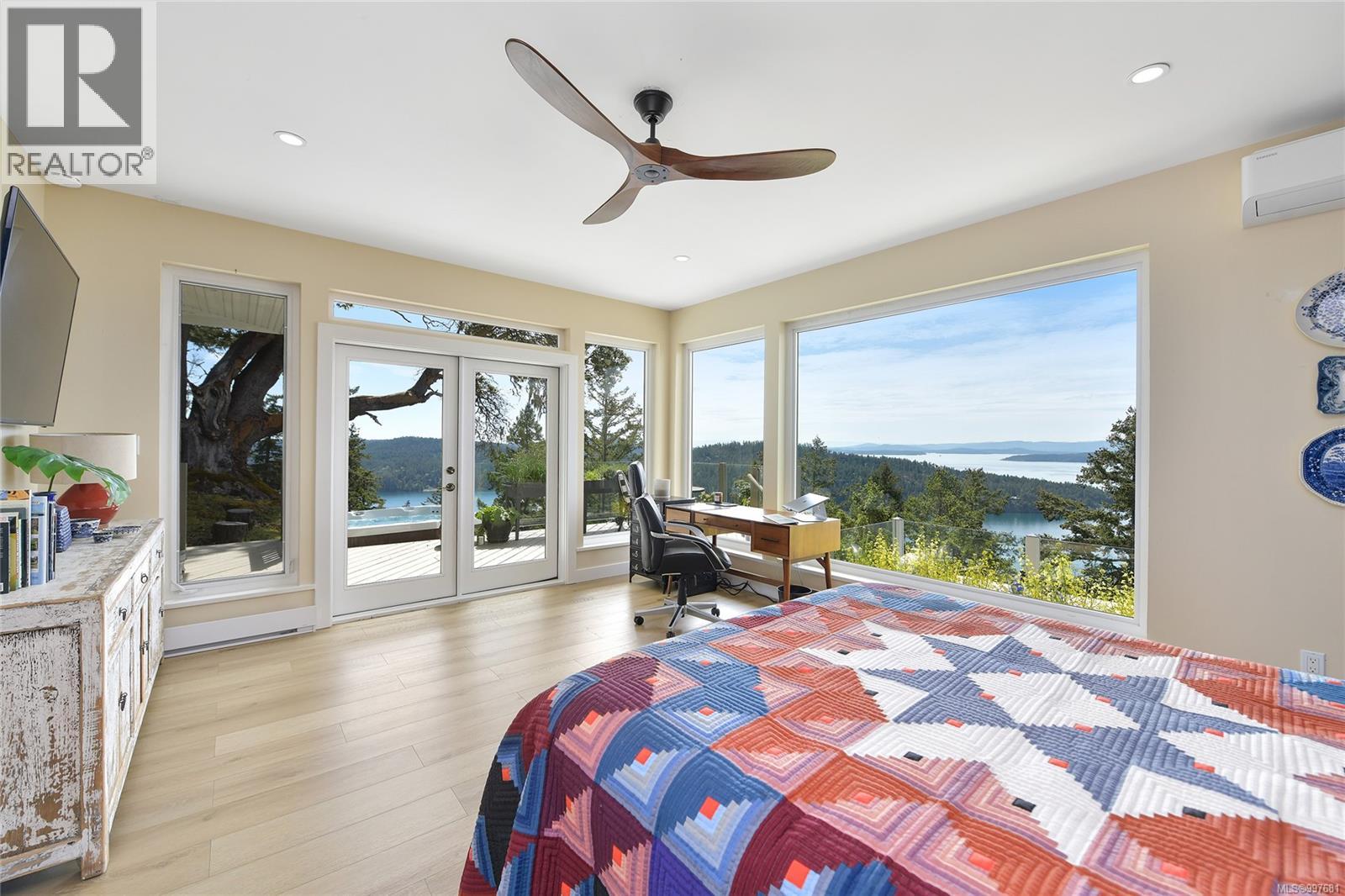  356 East West Road, Mayne Island