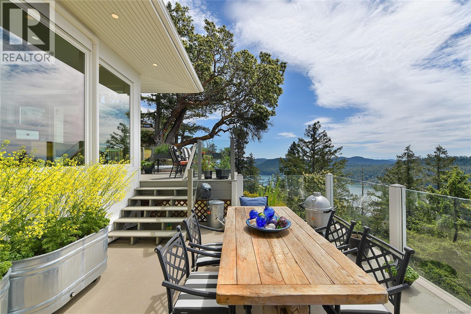  356 East West Road, Mayne Island