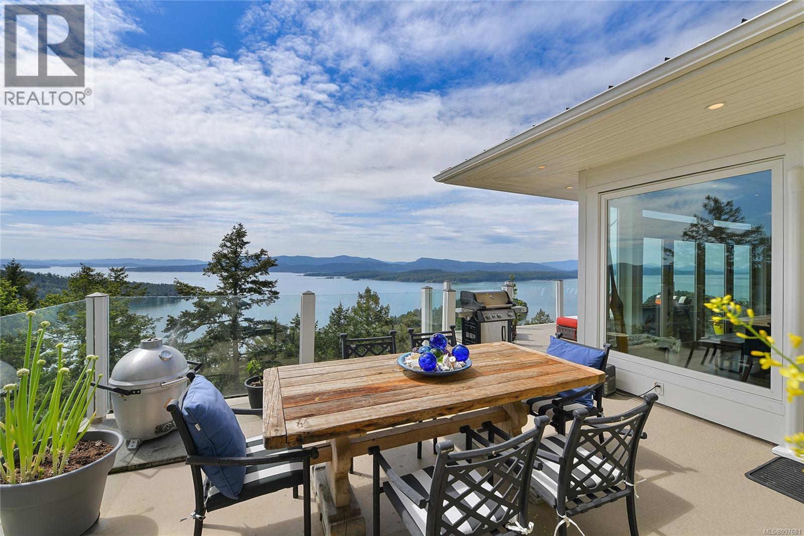  356 East West Road, Mayne Island