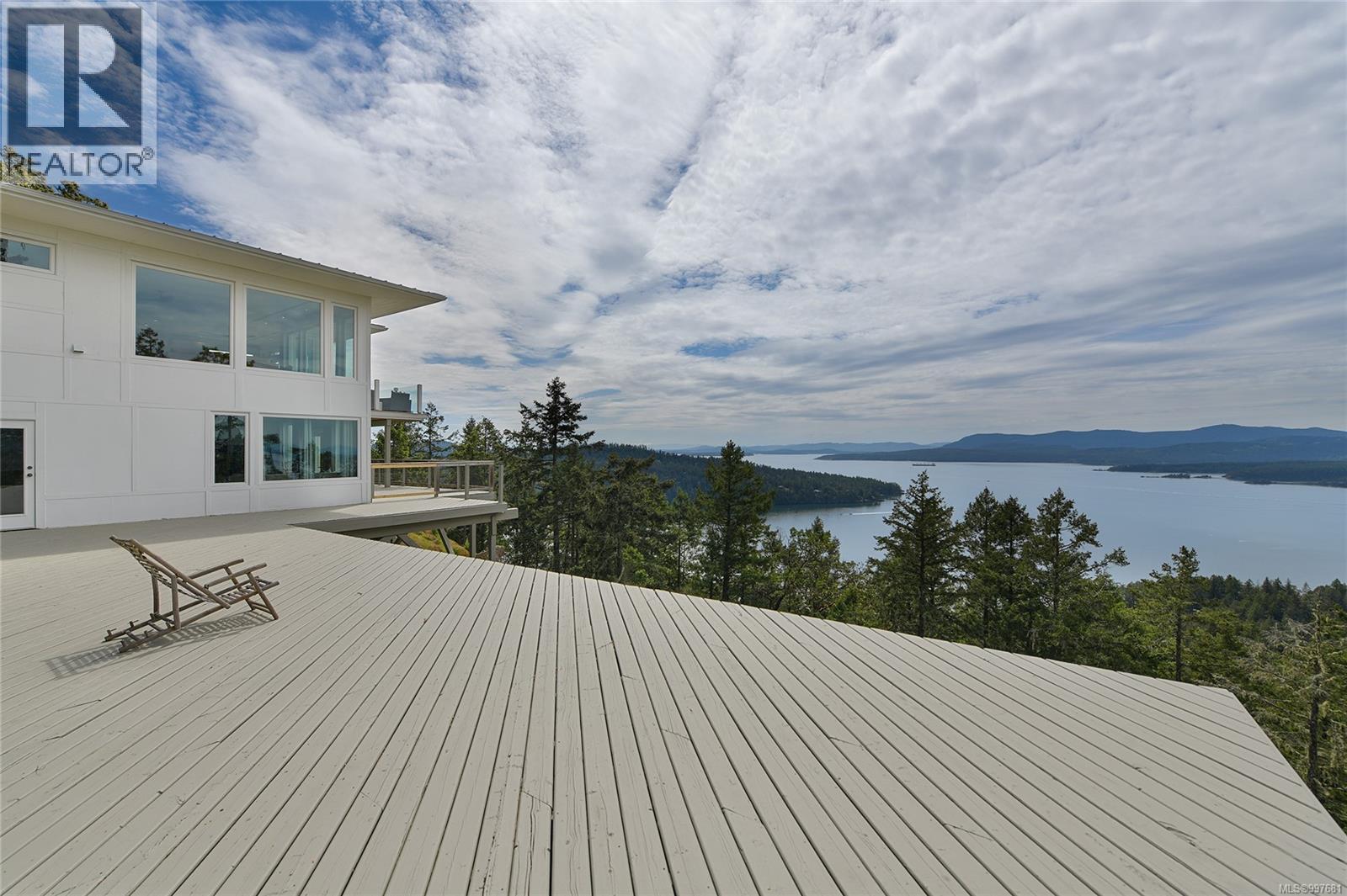  356 East West Road, Mayne Island