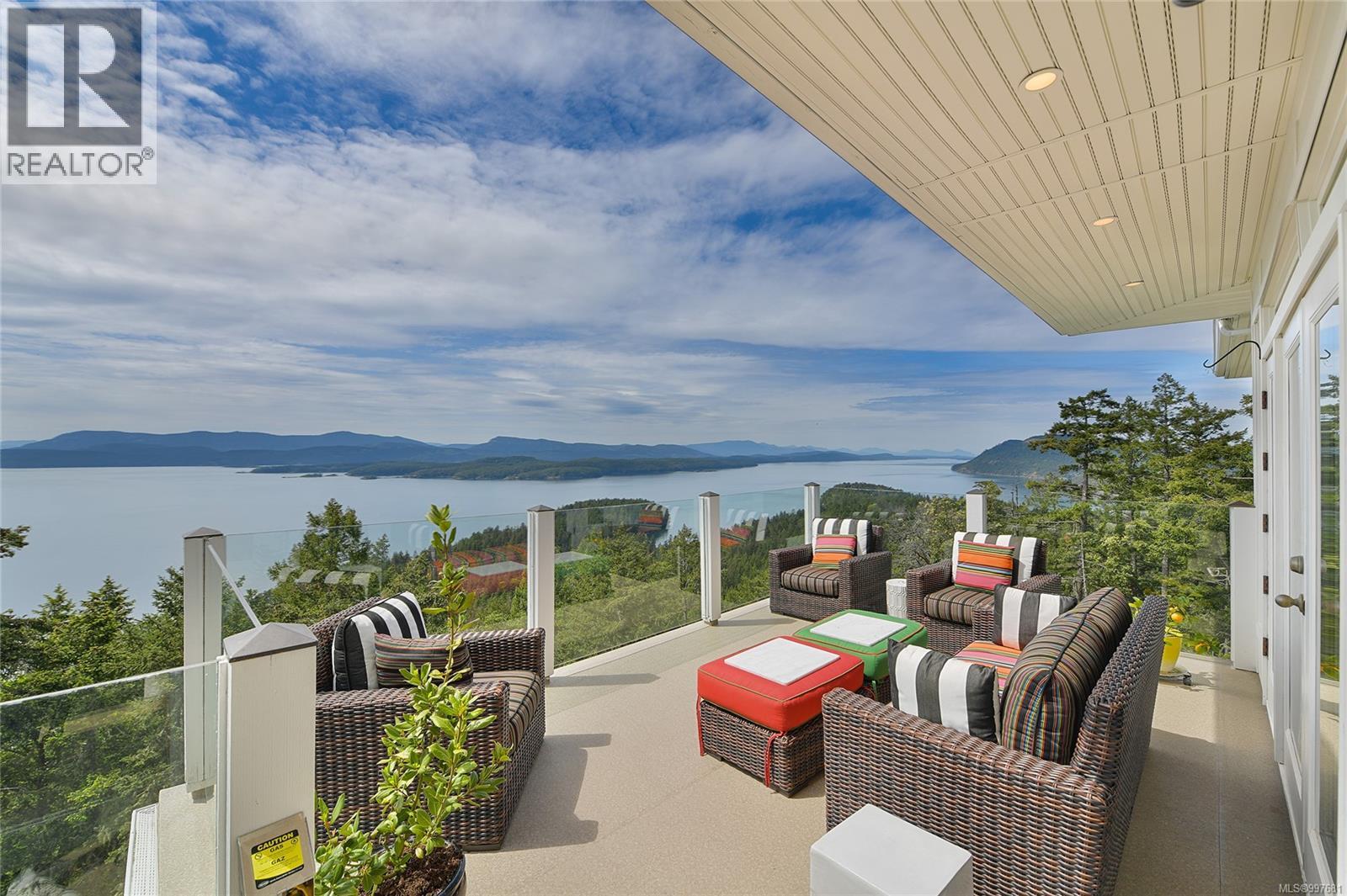  356 East West Road, Mayne Island