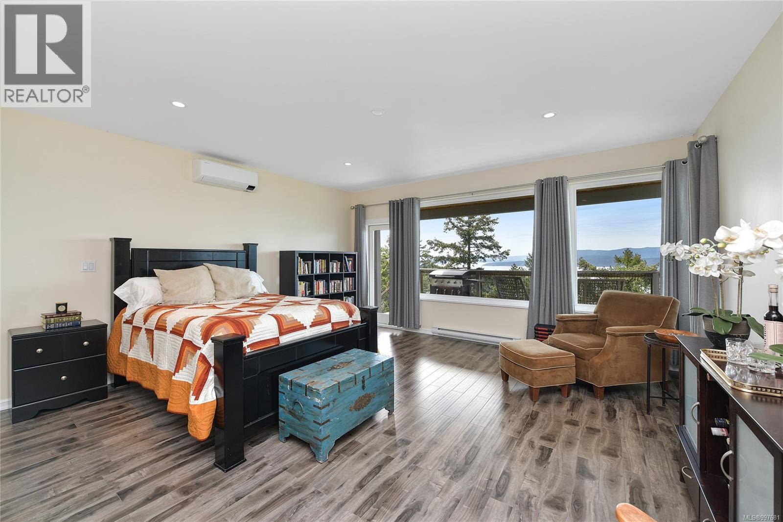  356 East West Road, Mayne Island