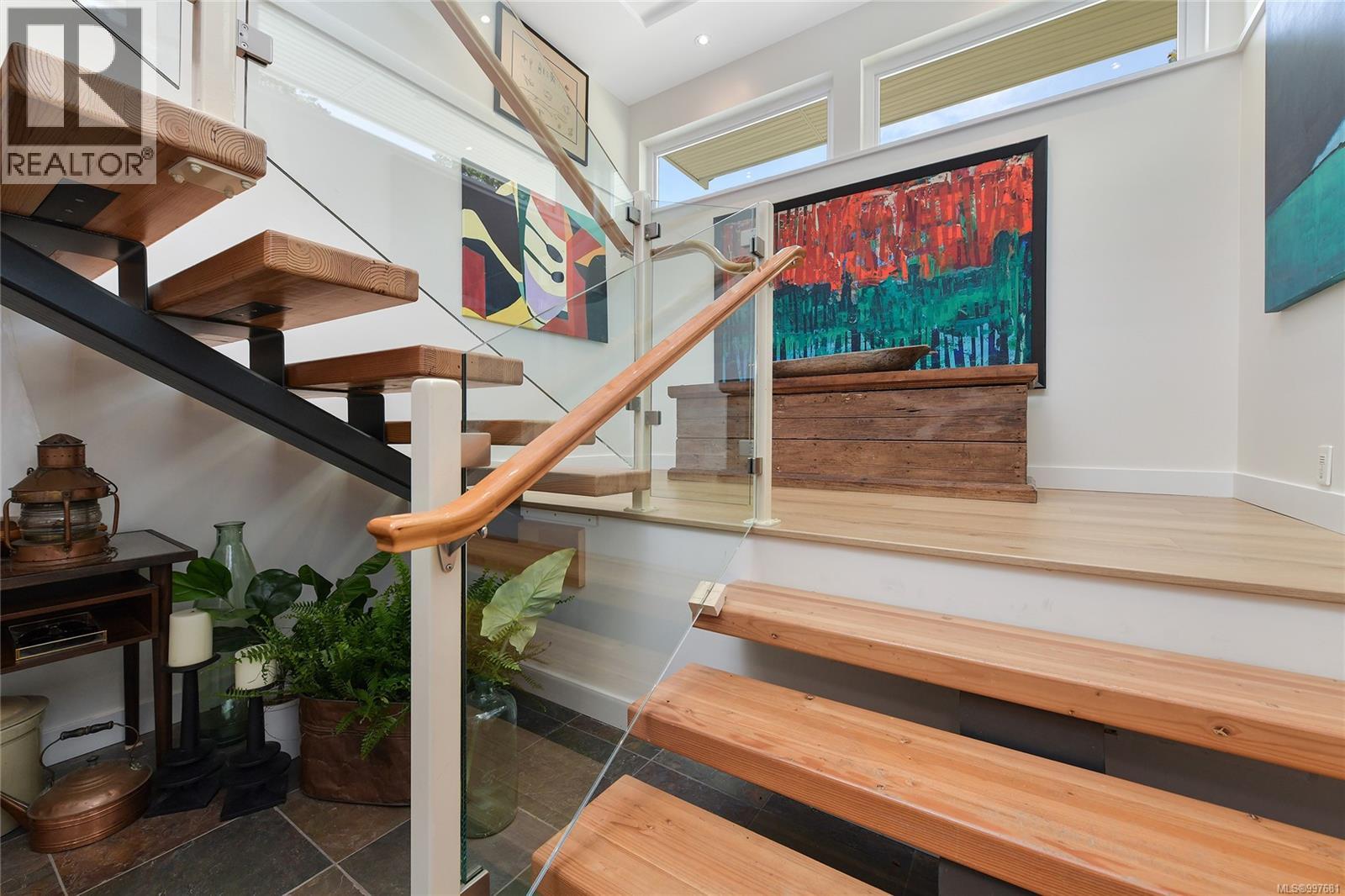  356 East West Road, Mayne Island