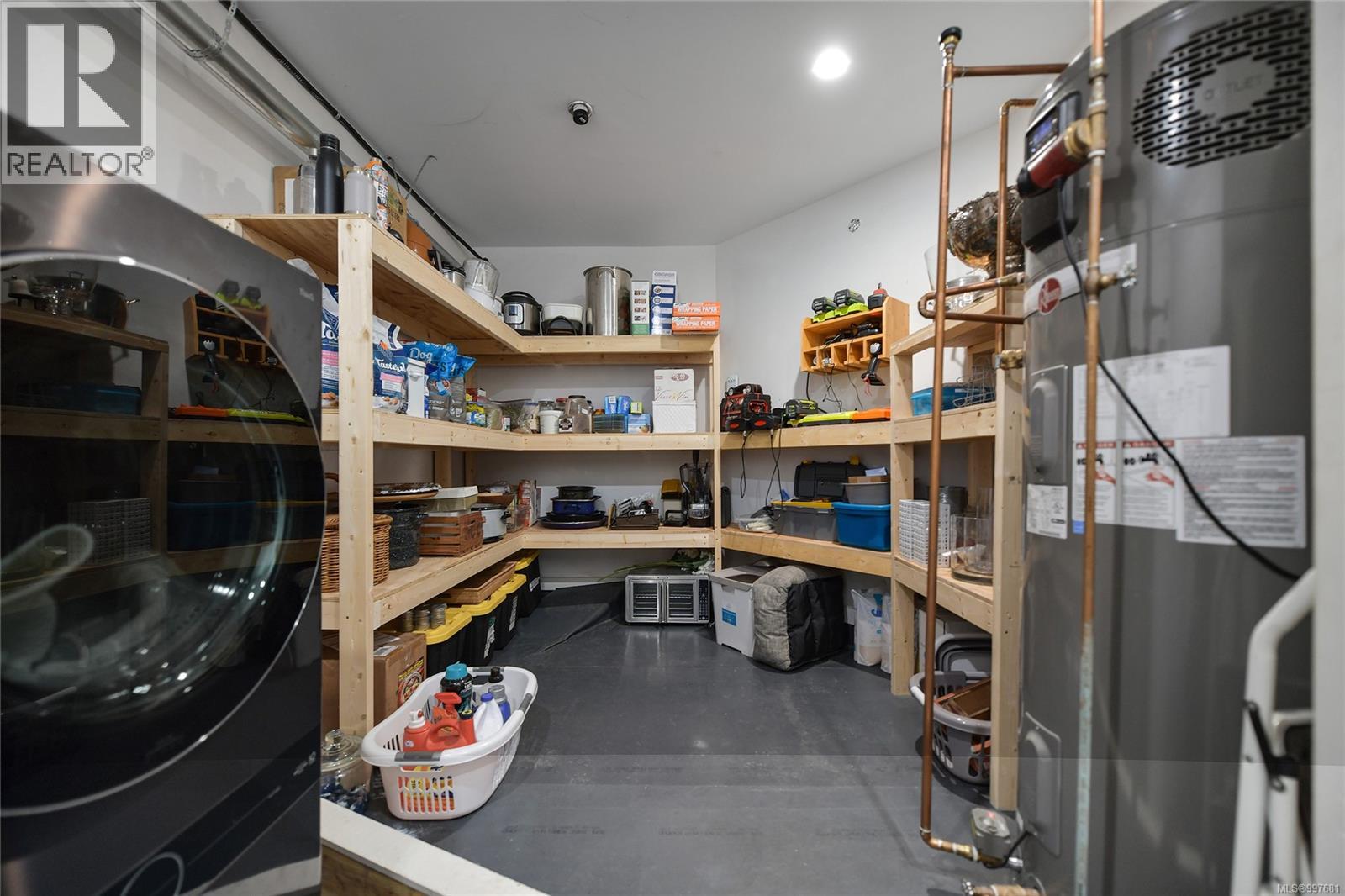  356 East West Road, Mayne Island