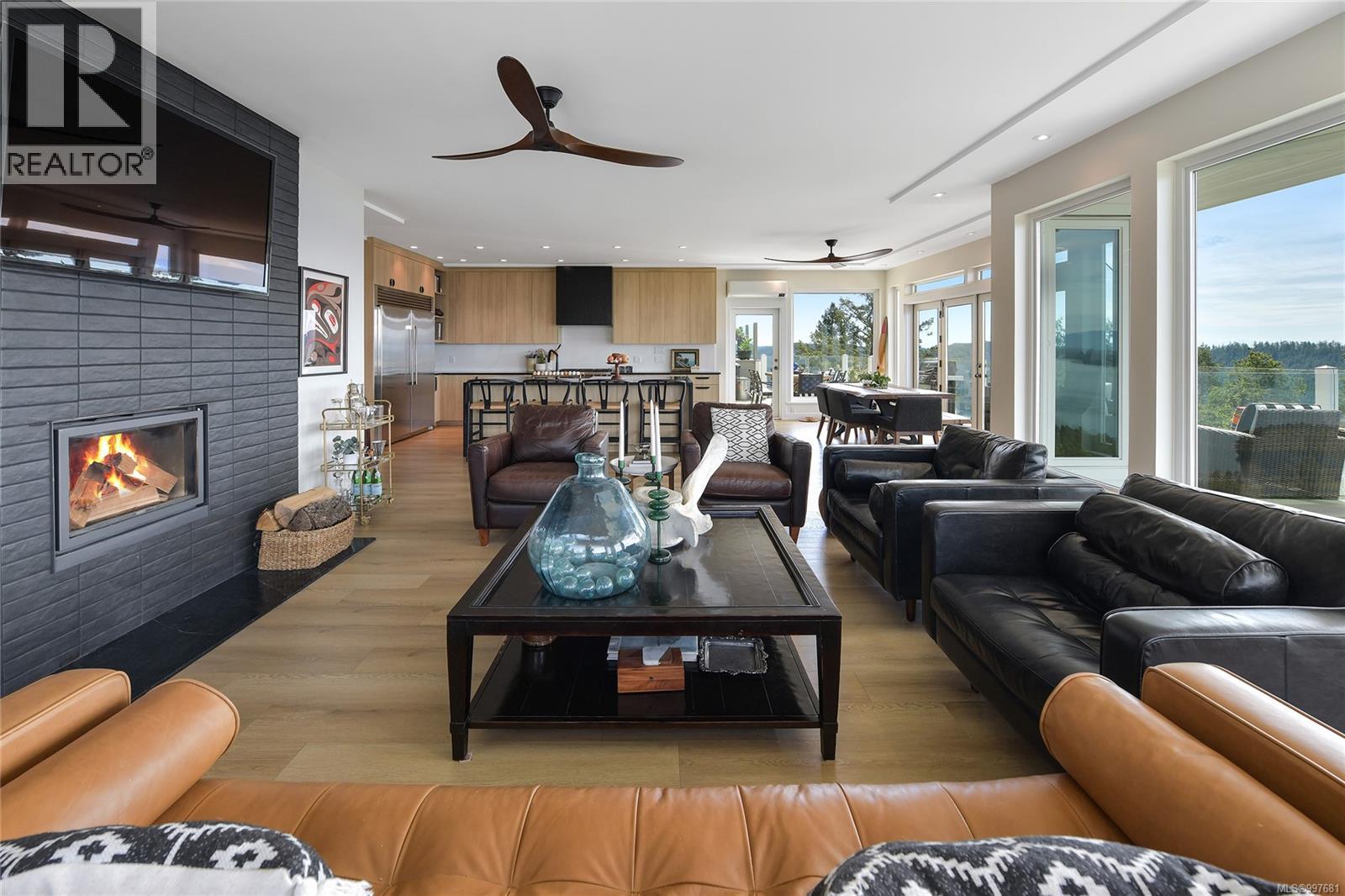  356 East West Road, Mayne Island