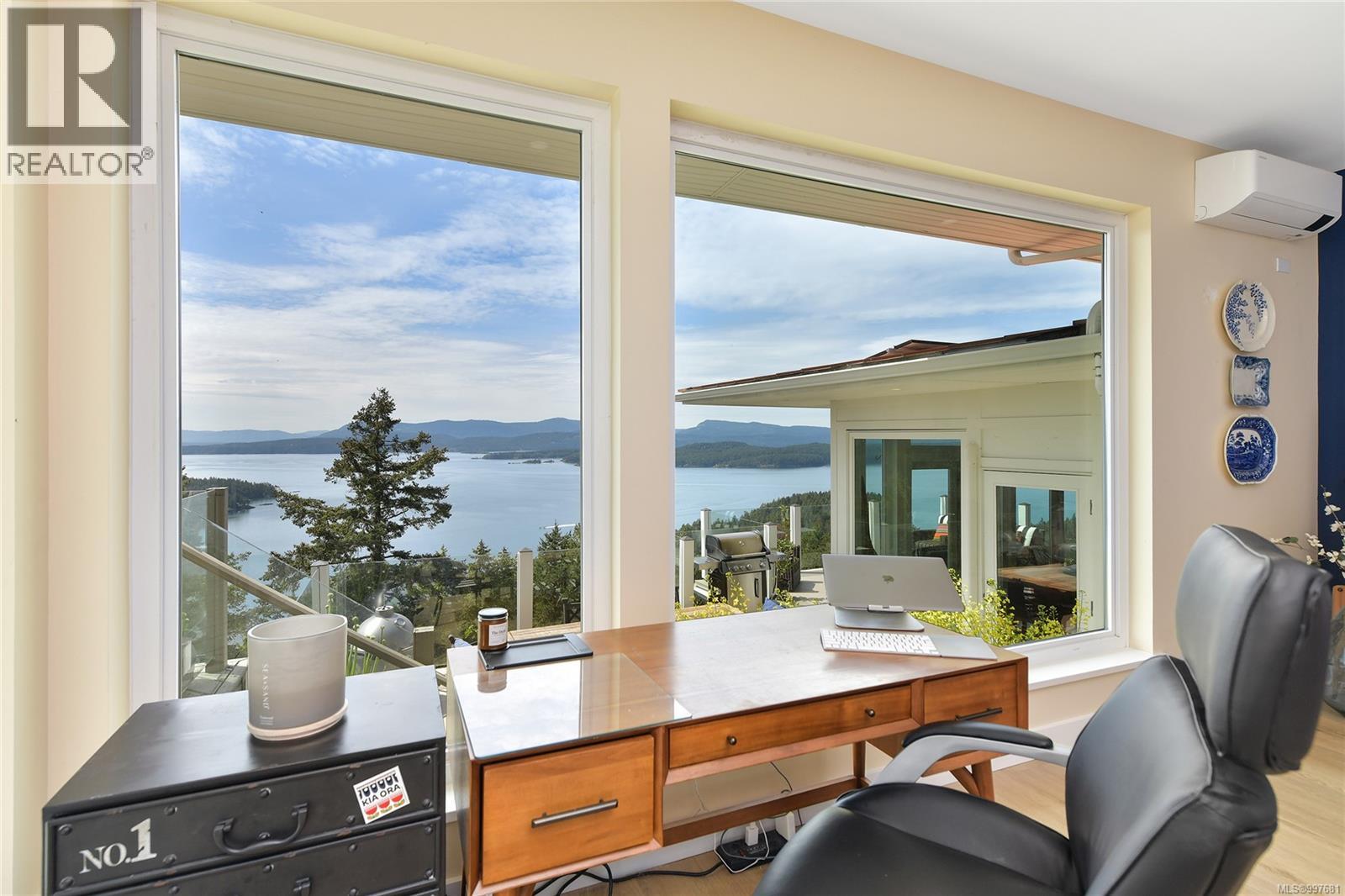  356 East West Road, Mayne Island