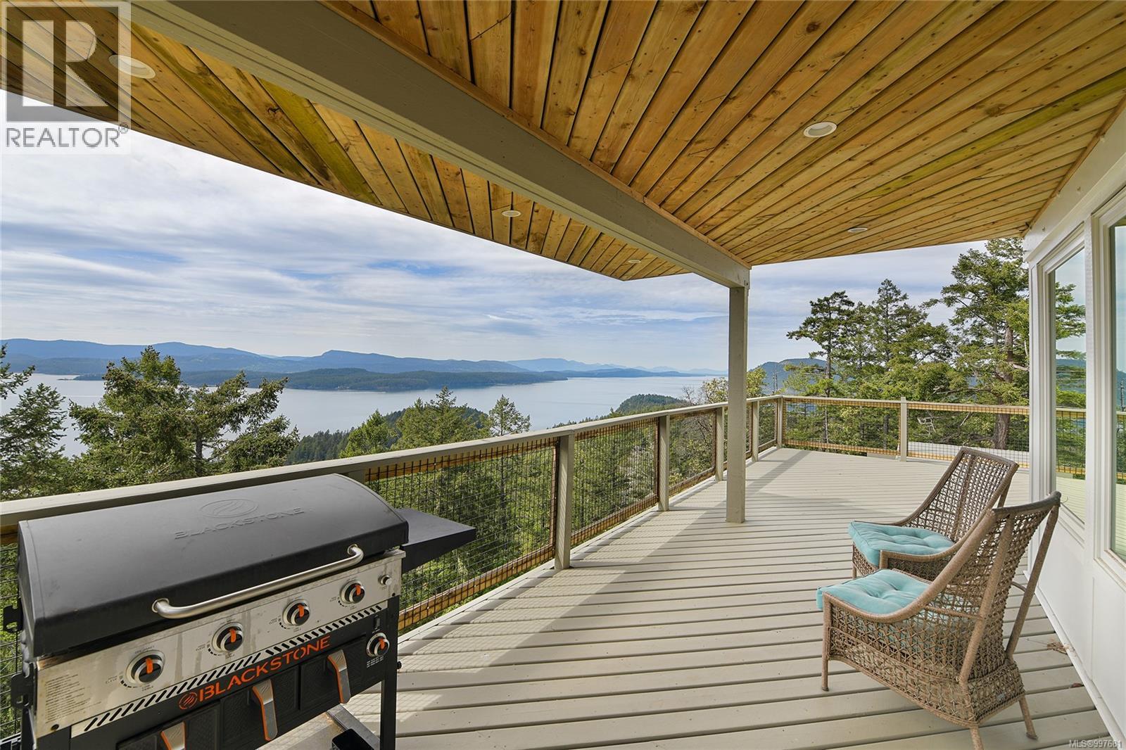  356 East West Road, Mayne Island