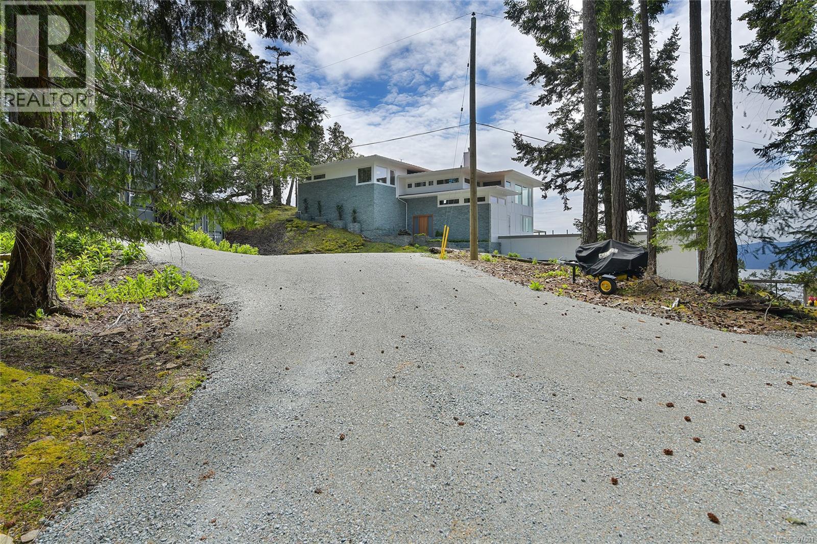  356 East West Road, Mayne Island