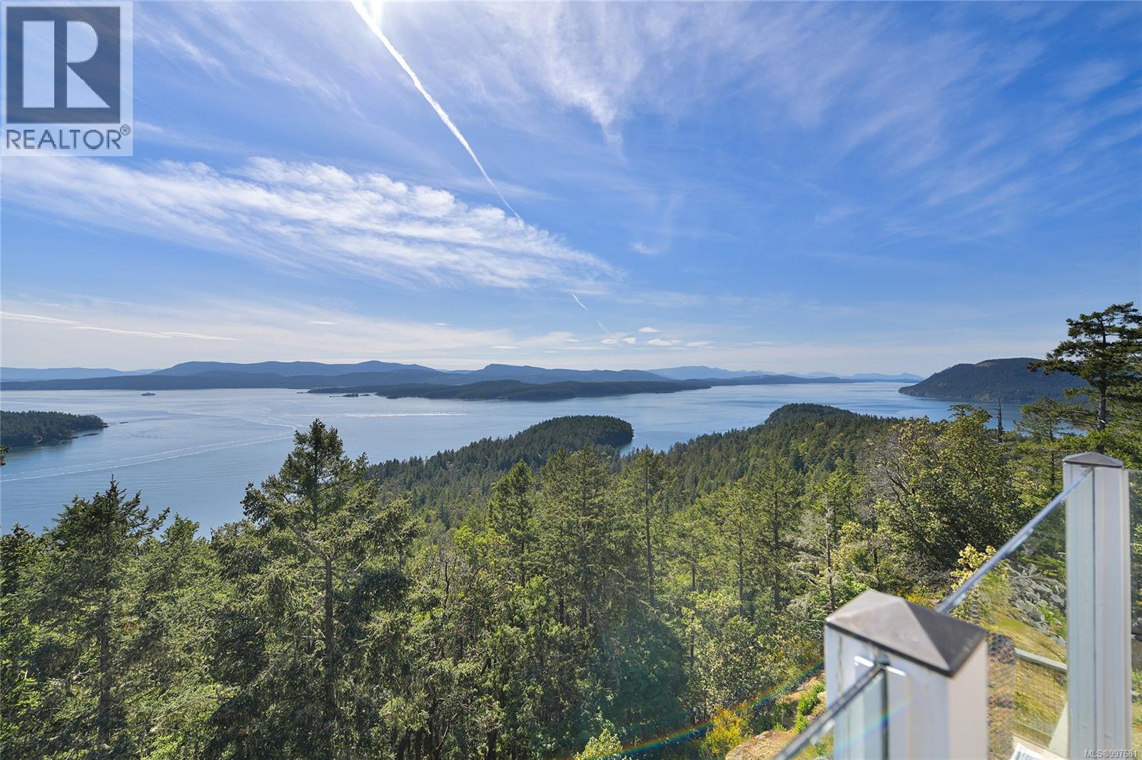  356 East West Road, Mayne Island