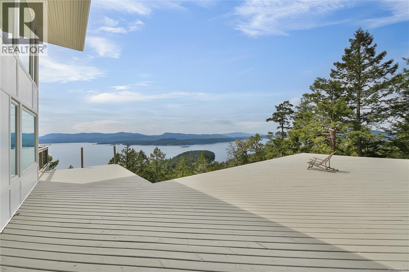  356 East West Road, Mayne Island