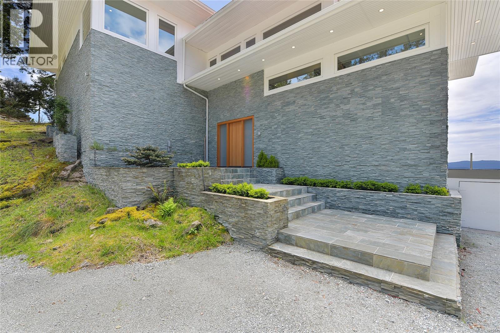  356 East West Road, Mayne Island