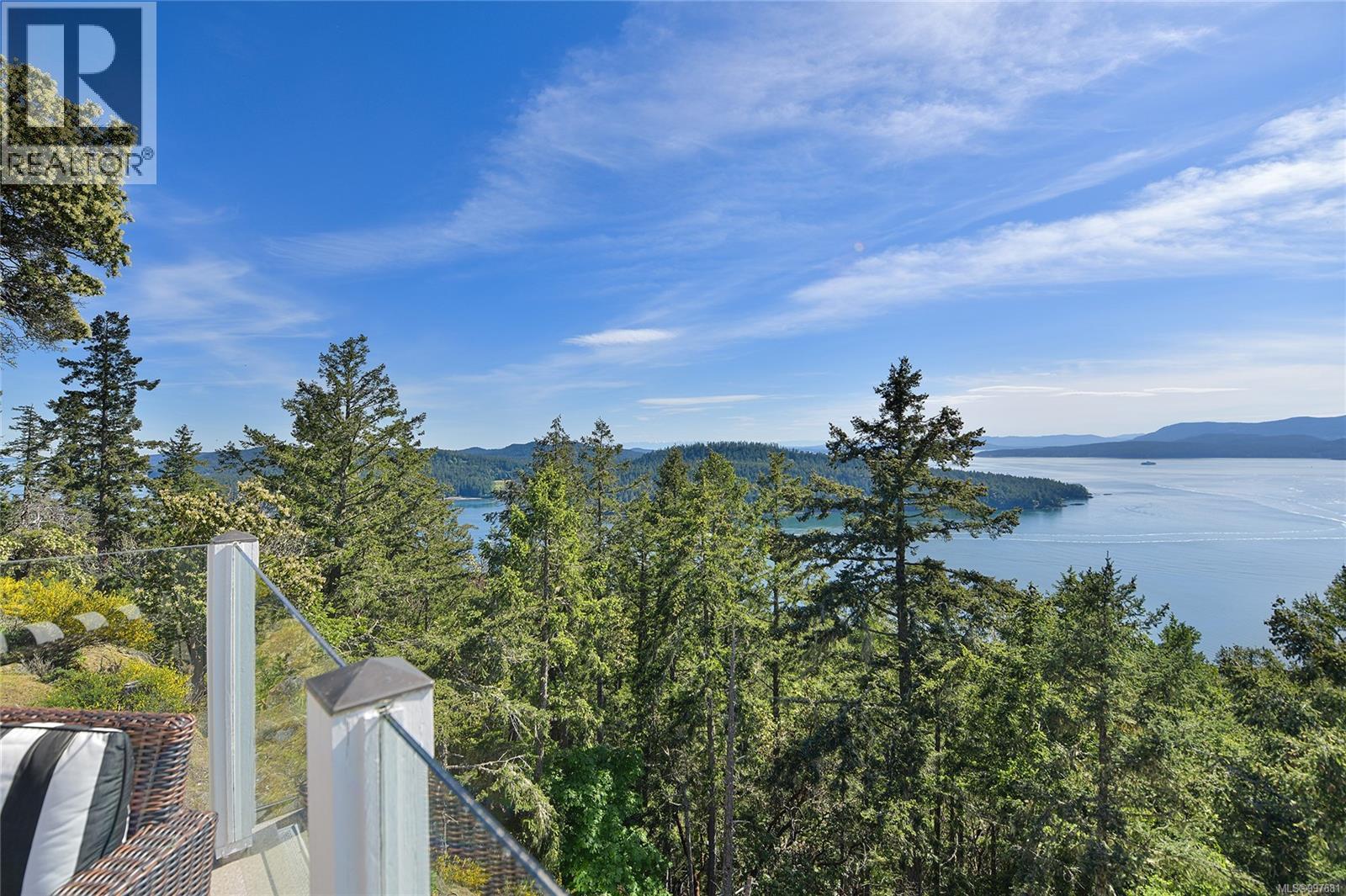  356 East West Road, Mayne Island