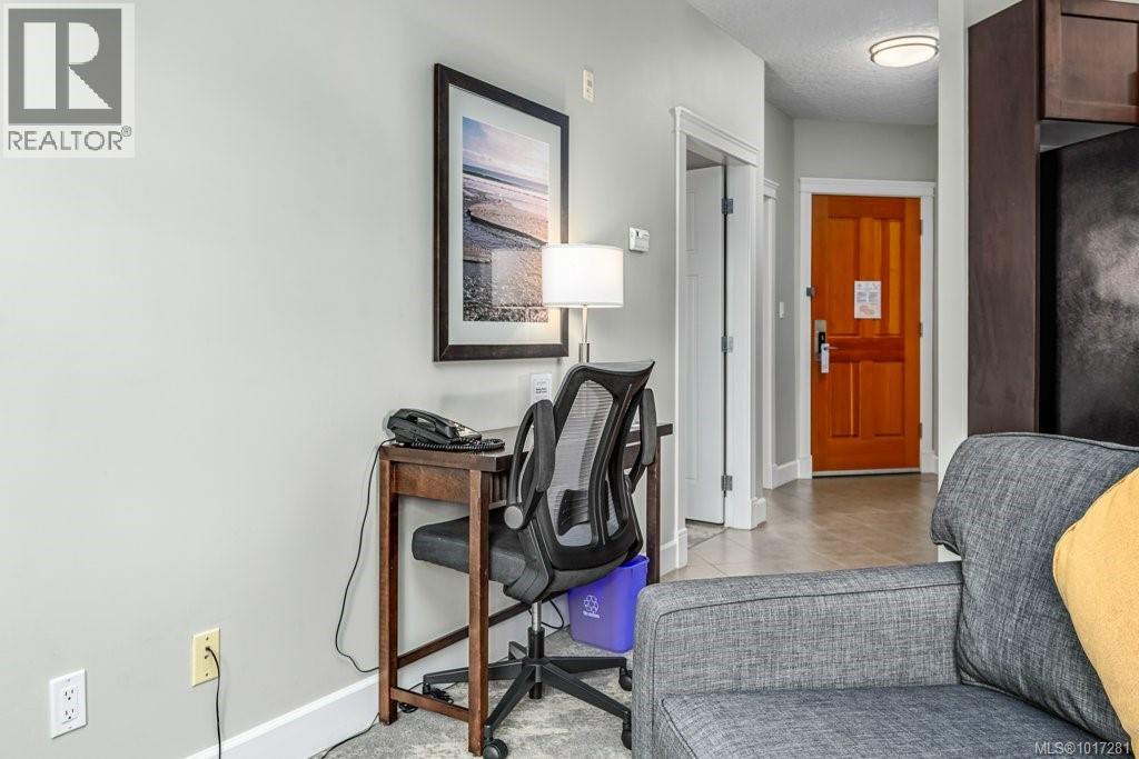 #211A 1730 RIVERSIDE LANE - 17