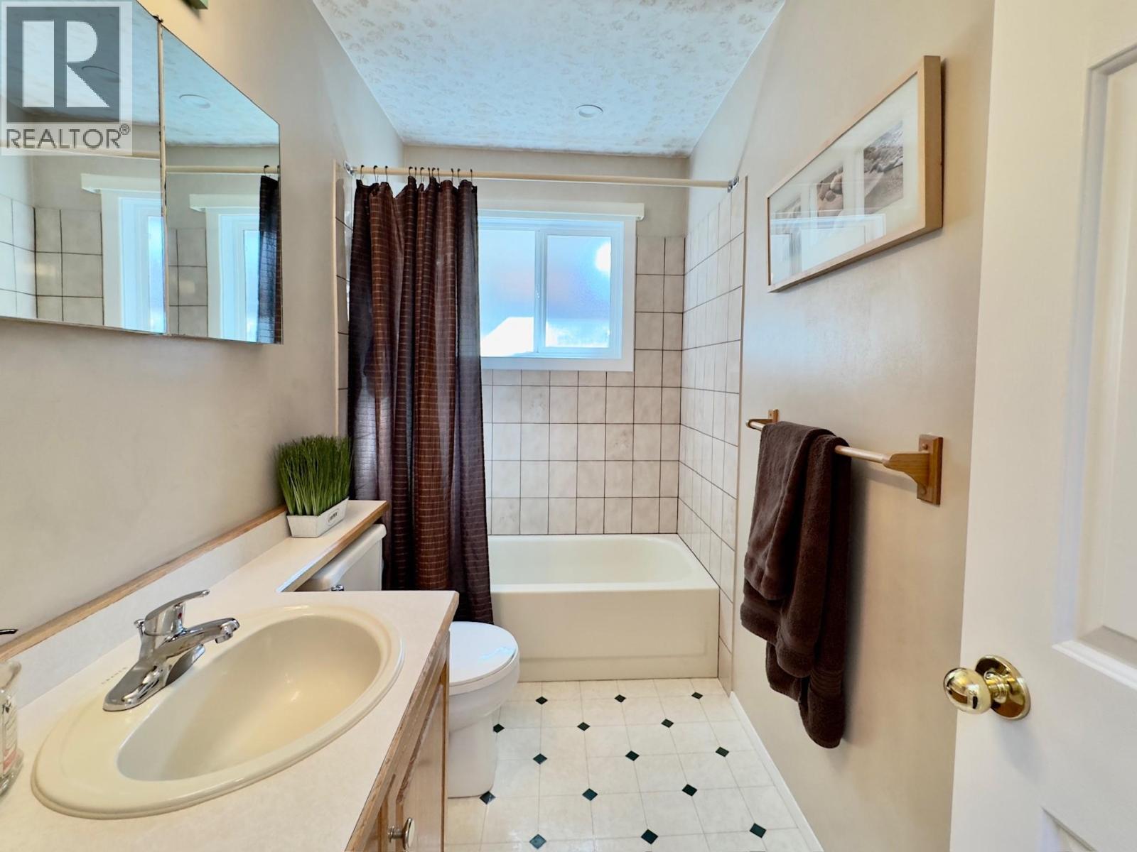  1556 Duncan Avenue East, Penticton