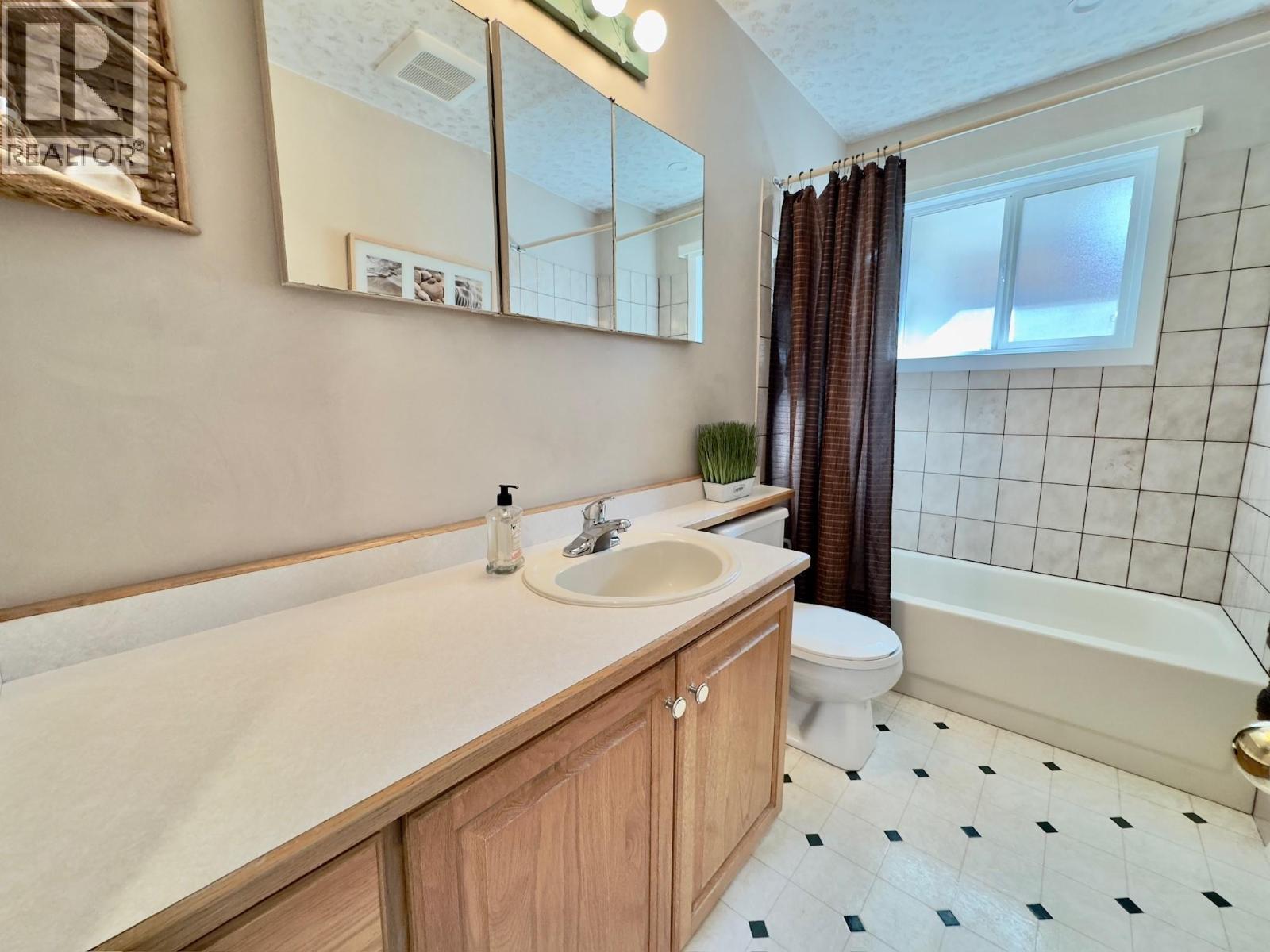 1556 Duncan Avenue East, Penticton
