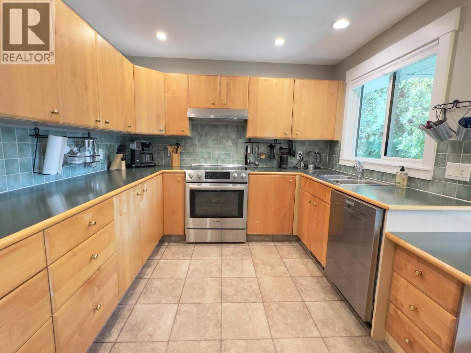  1556 Duncan Avenue East, Penticton
