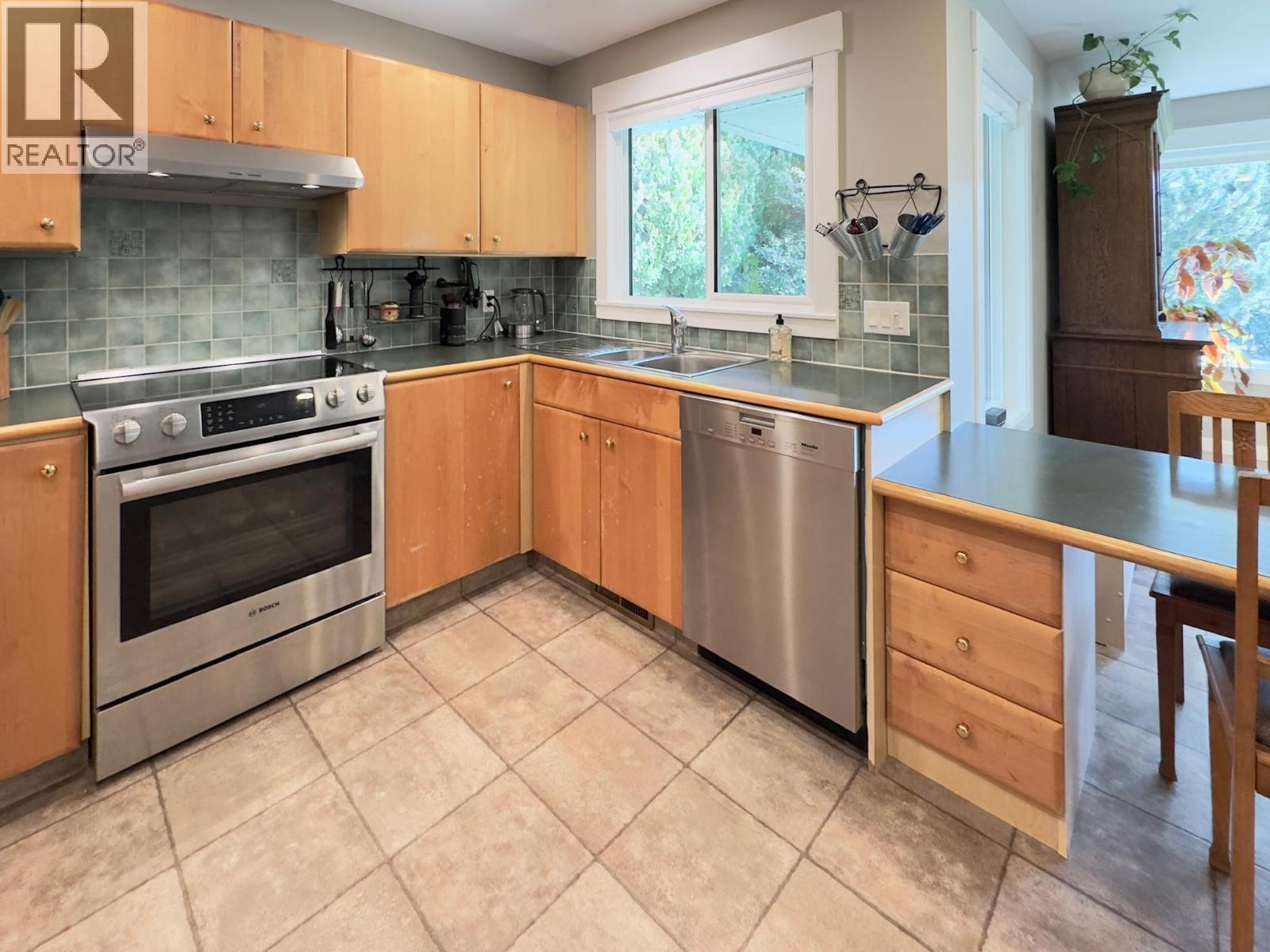  1556 Duncan Avenue East, Penticton