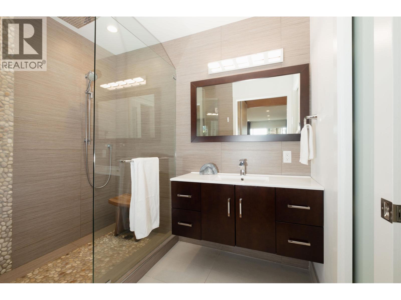 1095 W KEITH ROAD, North Vancouver