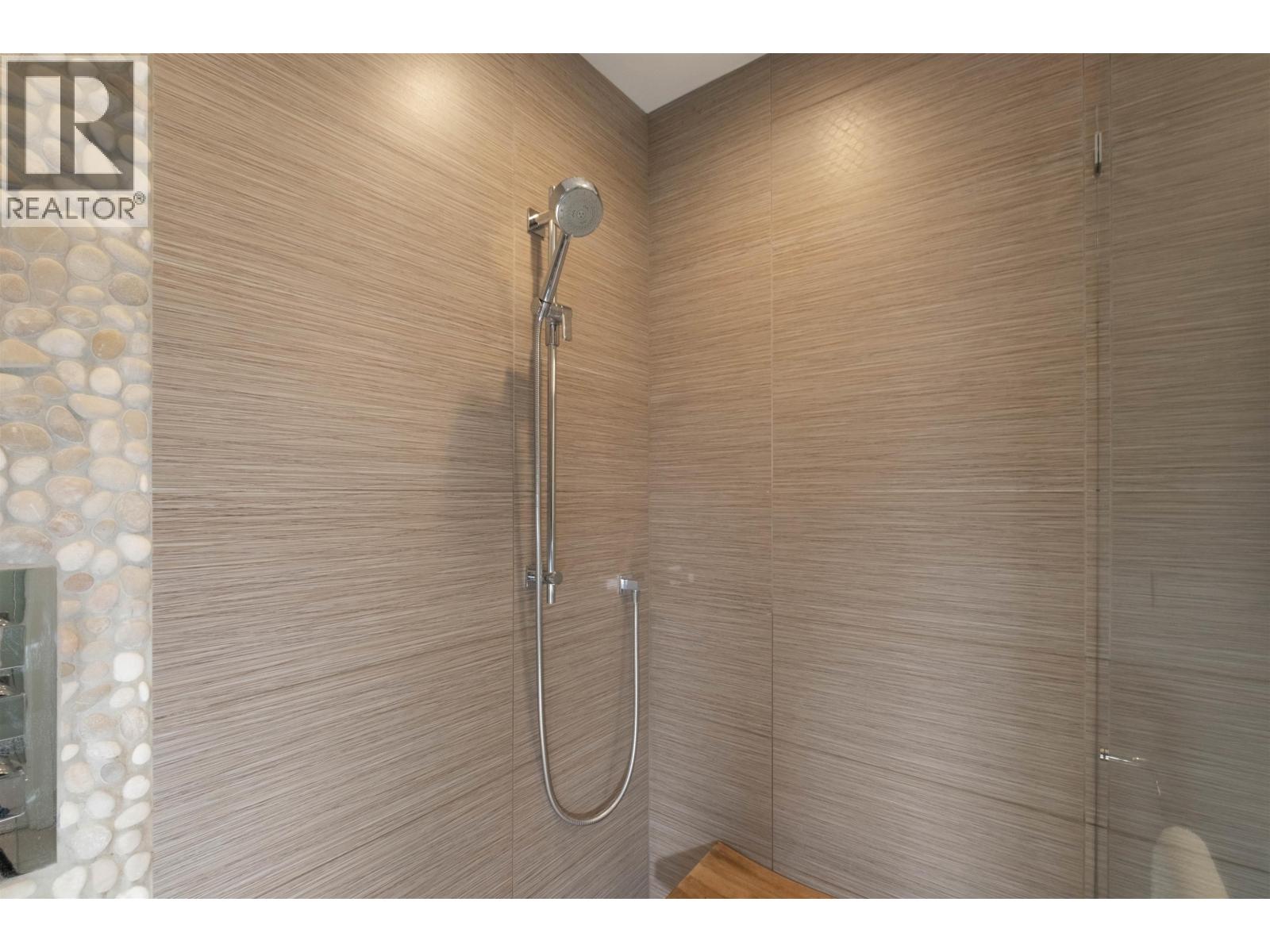 1095 W KEITH ROAD, North Vancouver