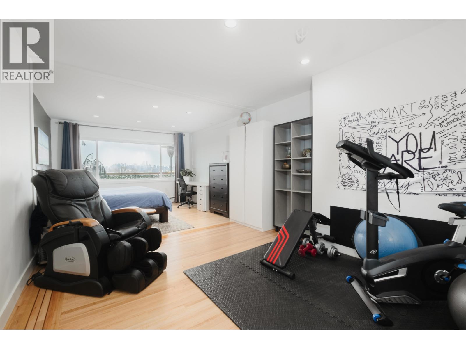 1095 W KEITH ROAD, North Vancouver