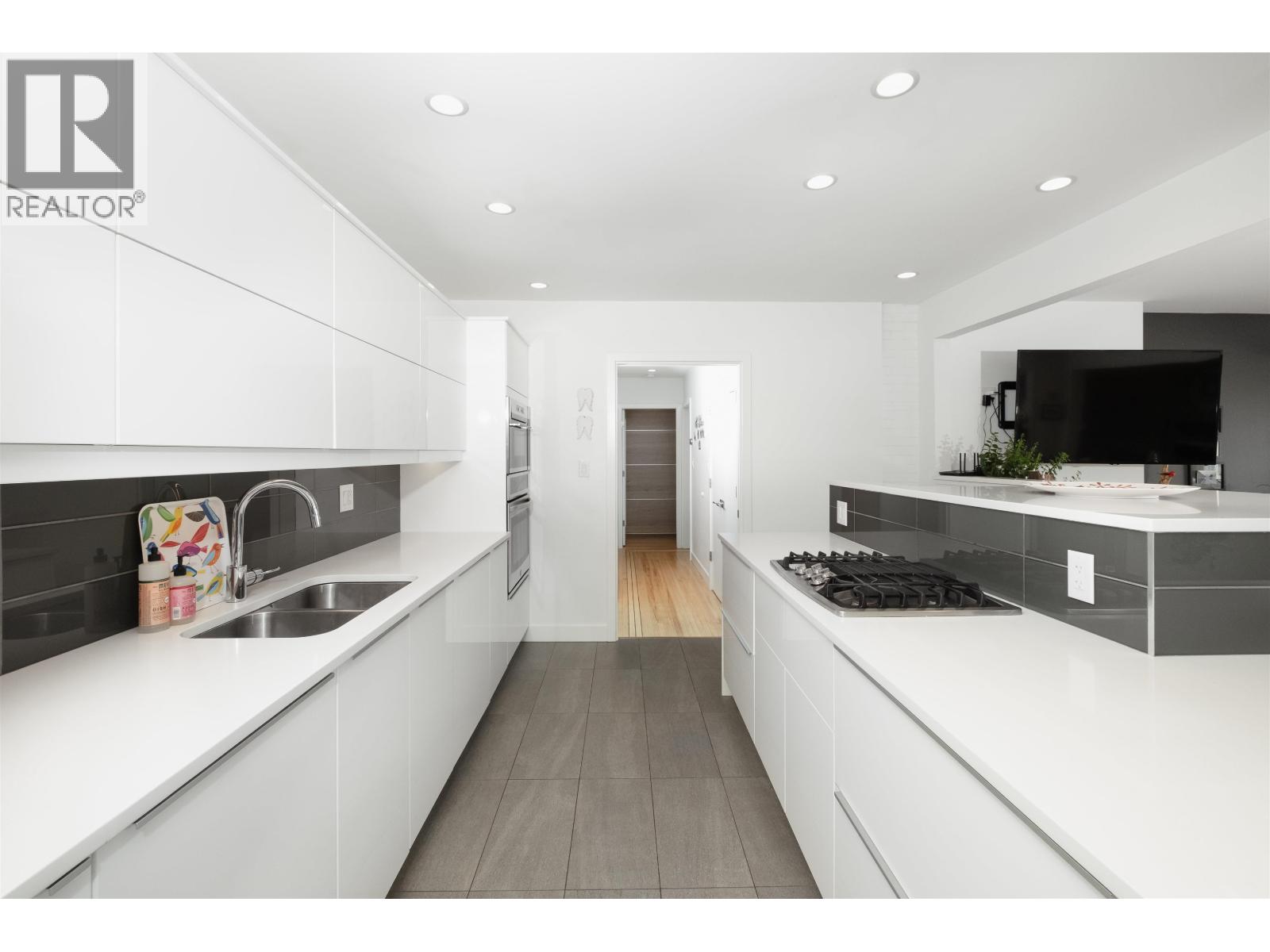 1095 W KEITH ROAD, North Vancouver