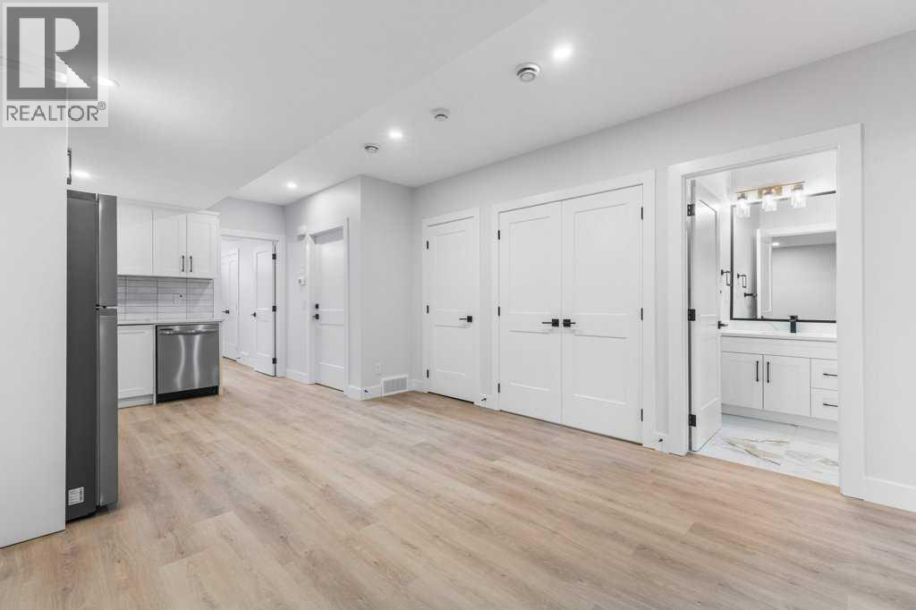 Single Family House for Sale in  th Avenue NW Capitol Hill Calgary 