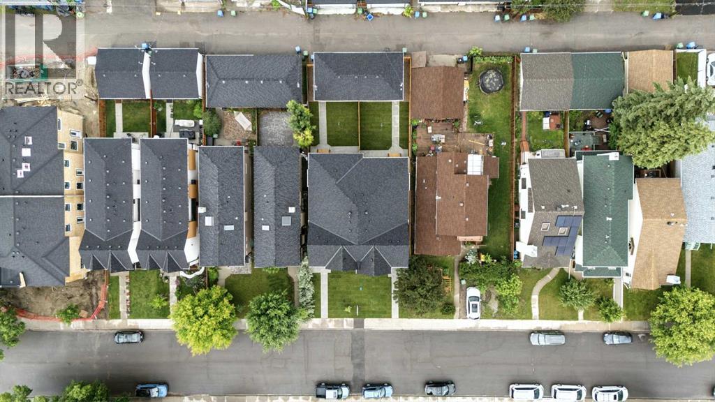 Single Family House for Sale in  th Avenue NW Capitol Hill Calgary 