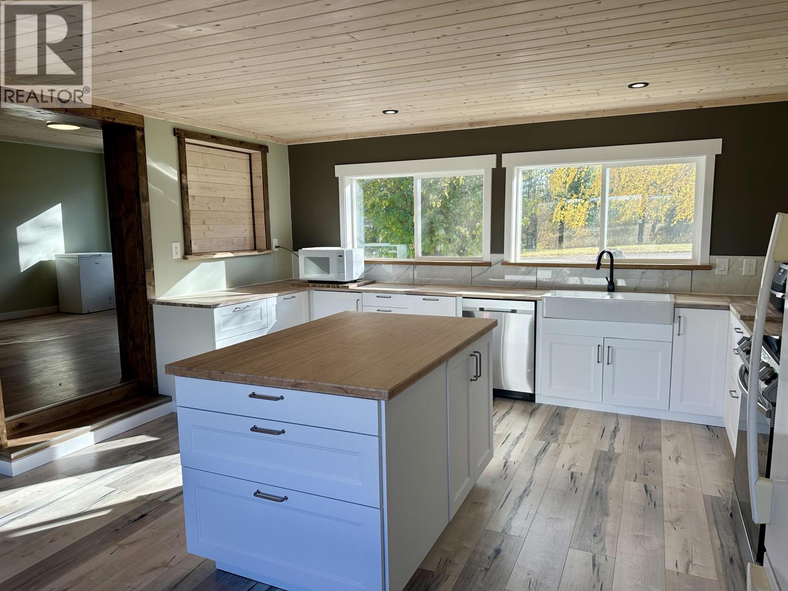 12290 STURGEON POINT ROAD, Vanderhoof