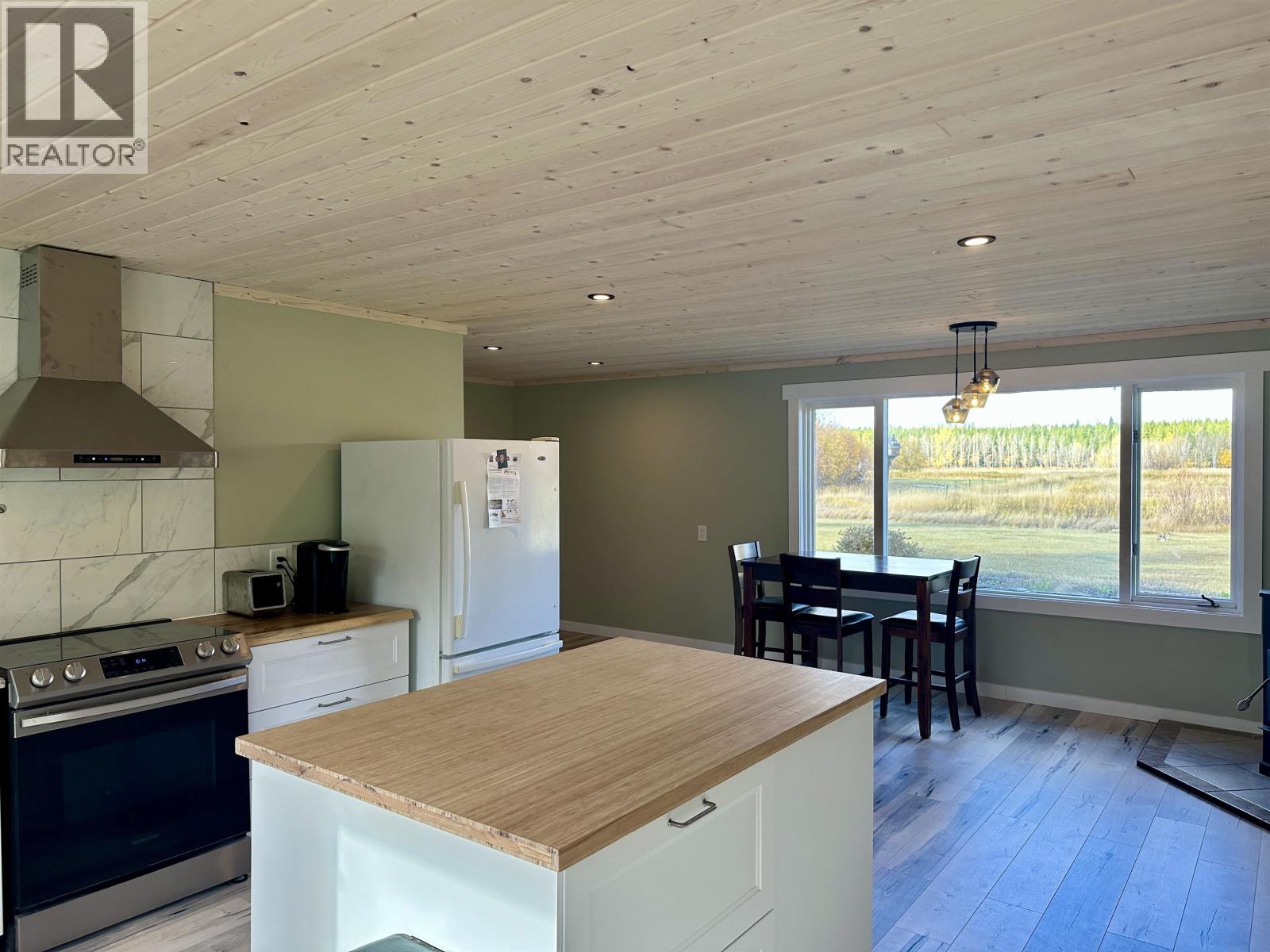 12290 STURGEON POINT ROAD, Vanderhoof