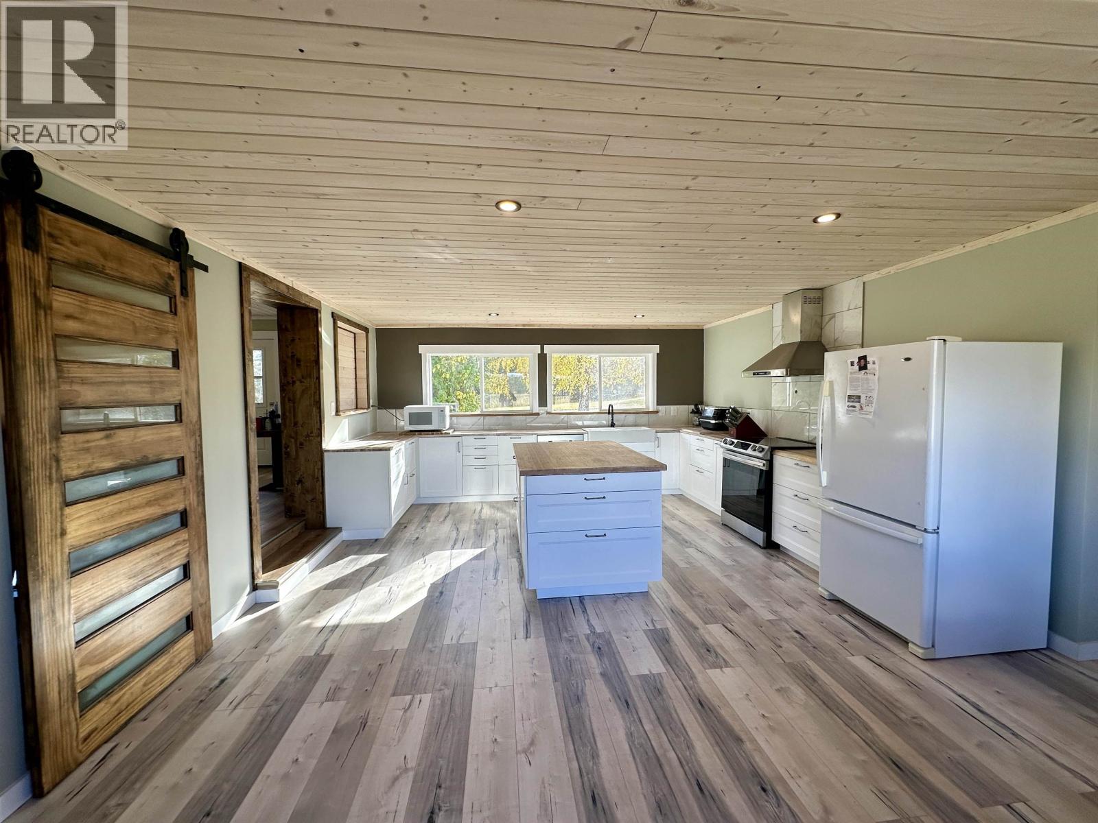 12290 STURGEON POINT ROAD, Vanderhoof