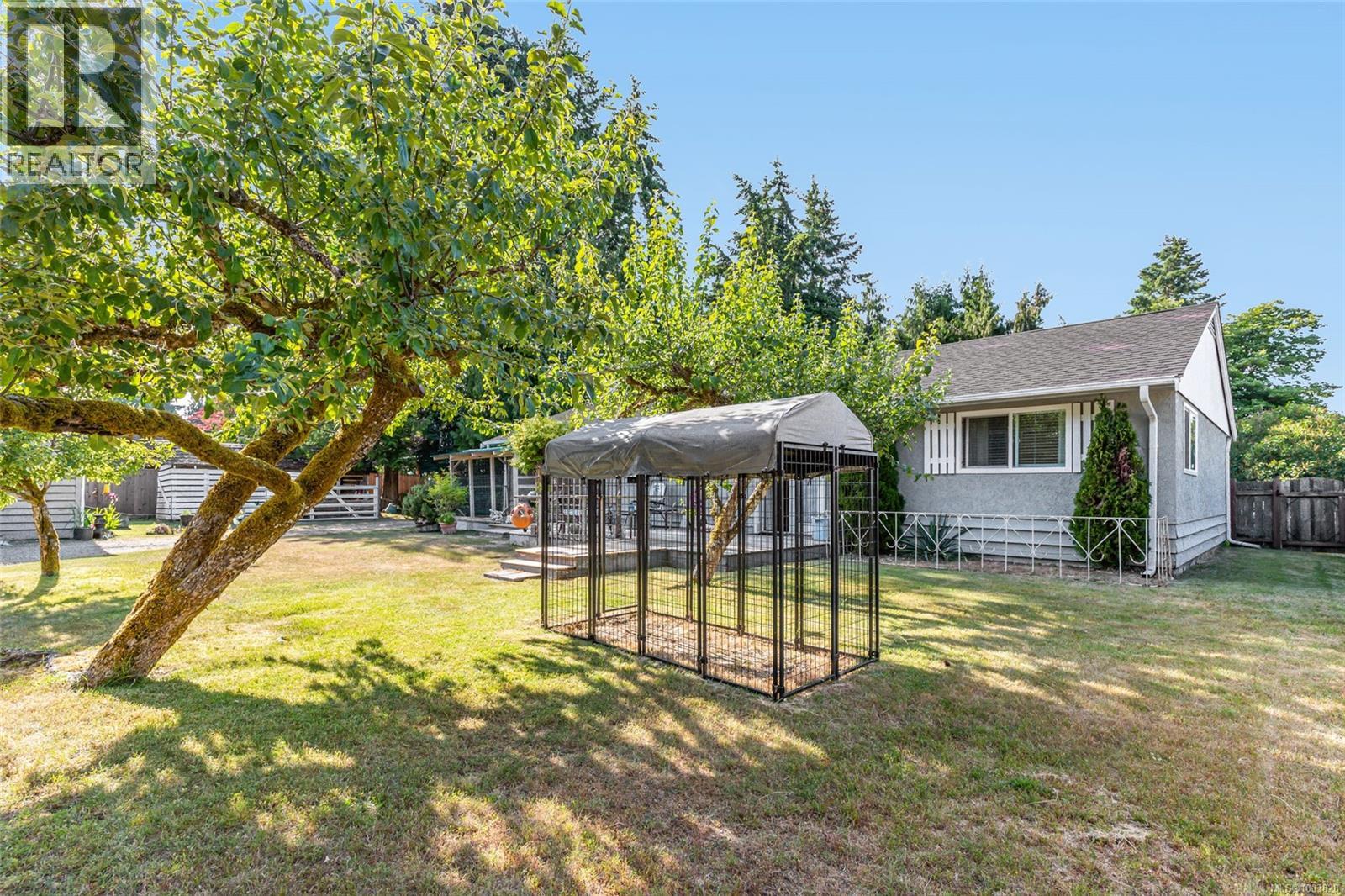 1226 Centre Rd, Qualicum Beach
