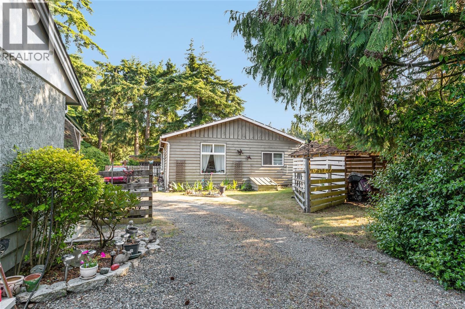 1226 Centre Rd, Qualicum Beach
