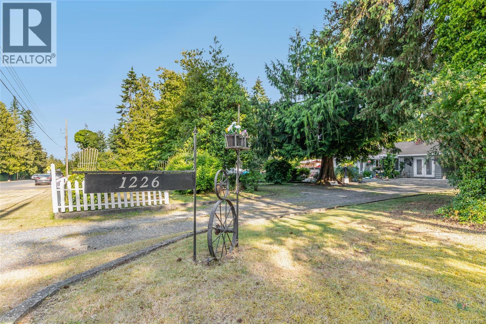 1226 Centre Rd, Qualicum Beach