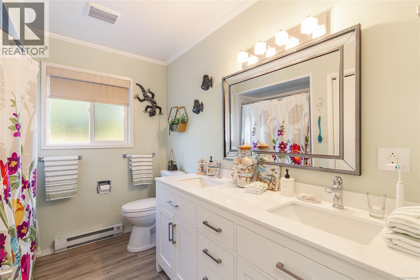 1226 Centre Rd, Qualicum Beach