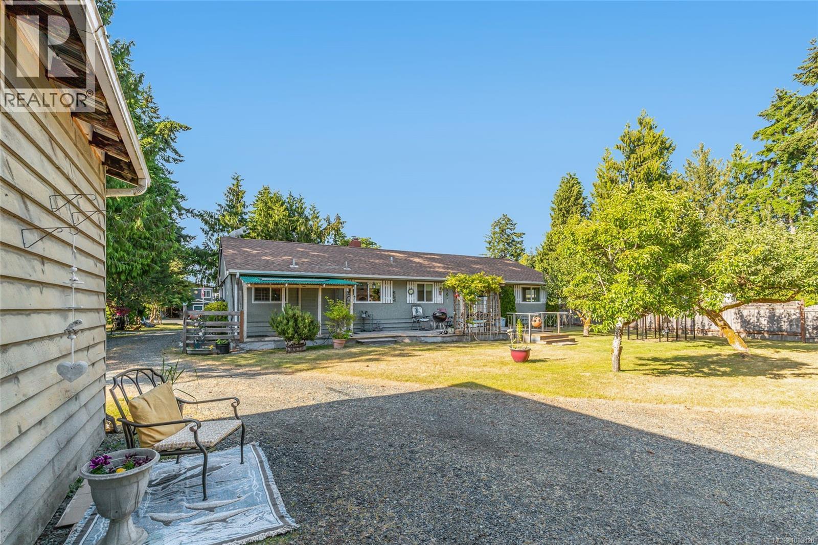 1226 Centre Rd, Qualicum Beach