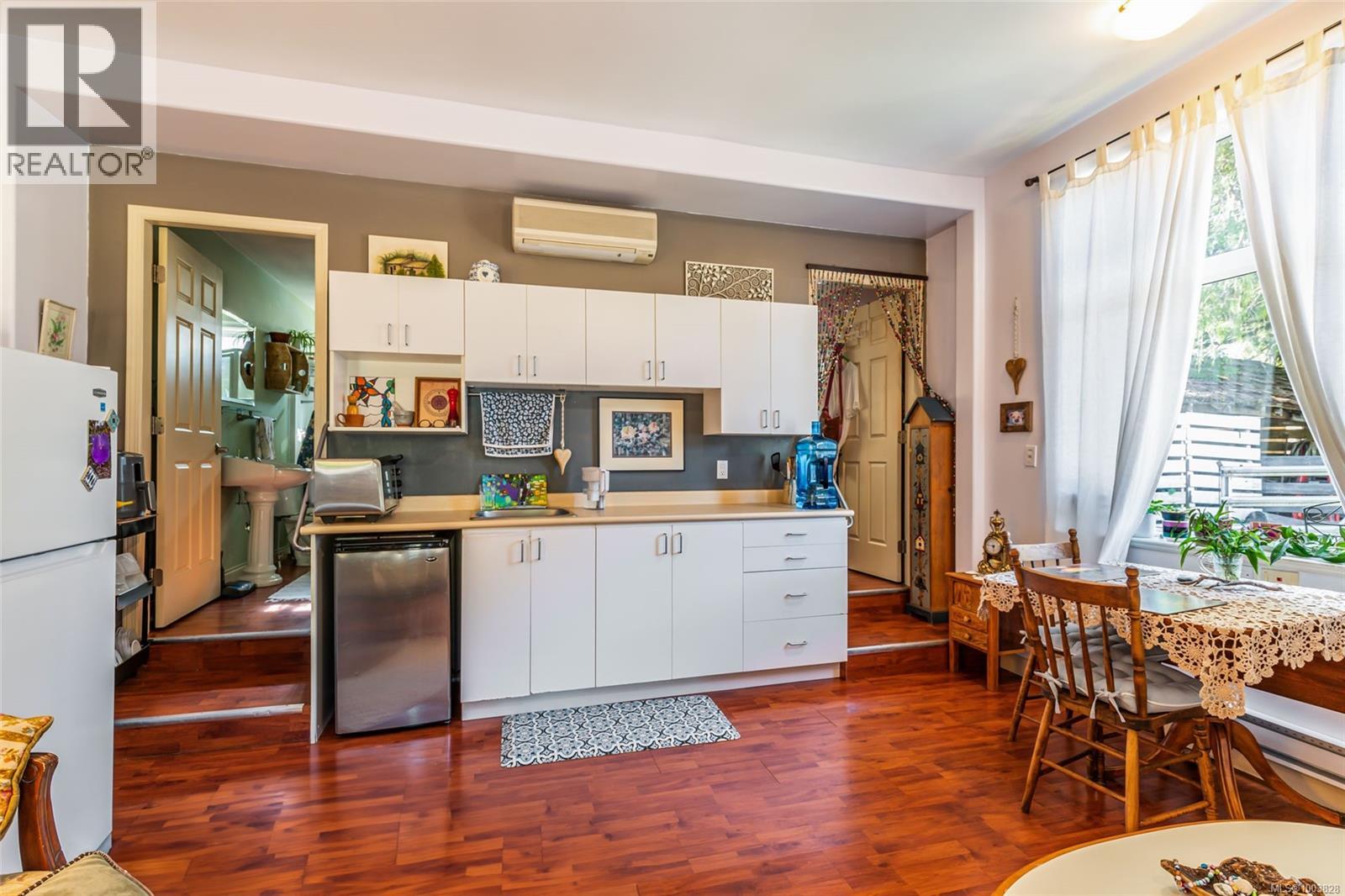 1226 Centre Rd, Qualicum Beach