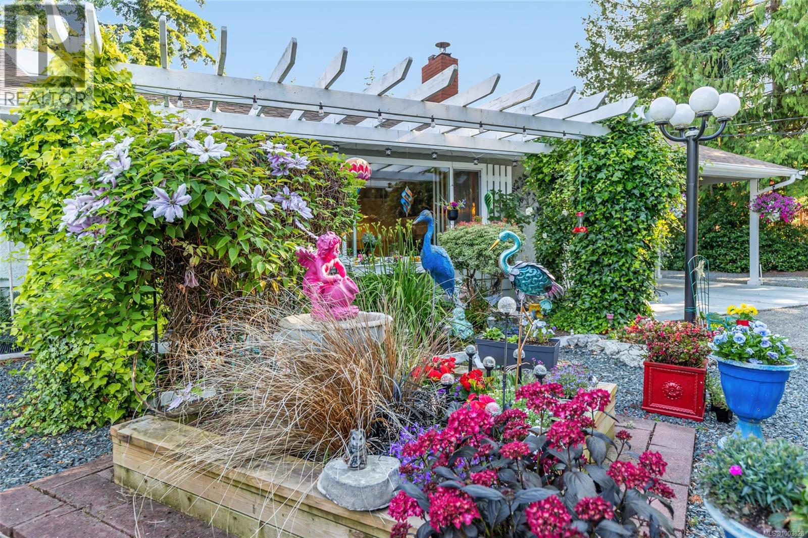 1226 Centre Rd, Qualicum Beach