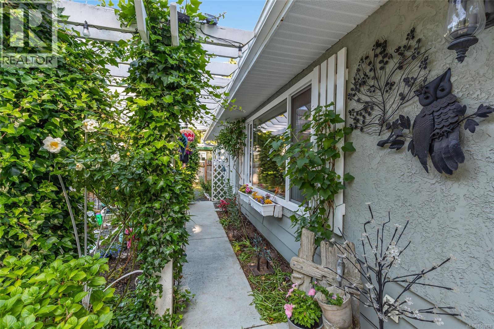 1226 Centre Rd, Qualicum Beach