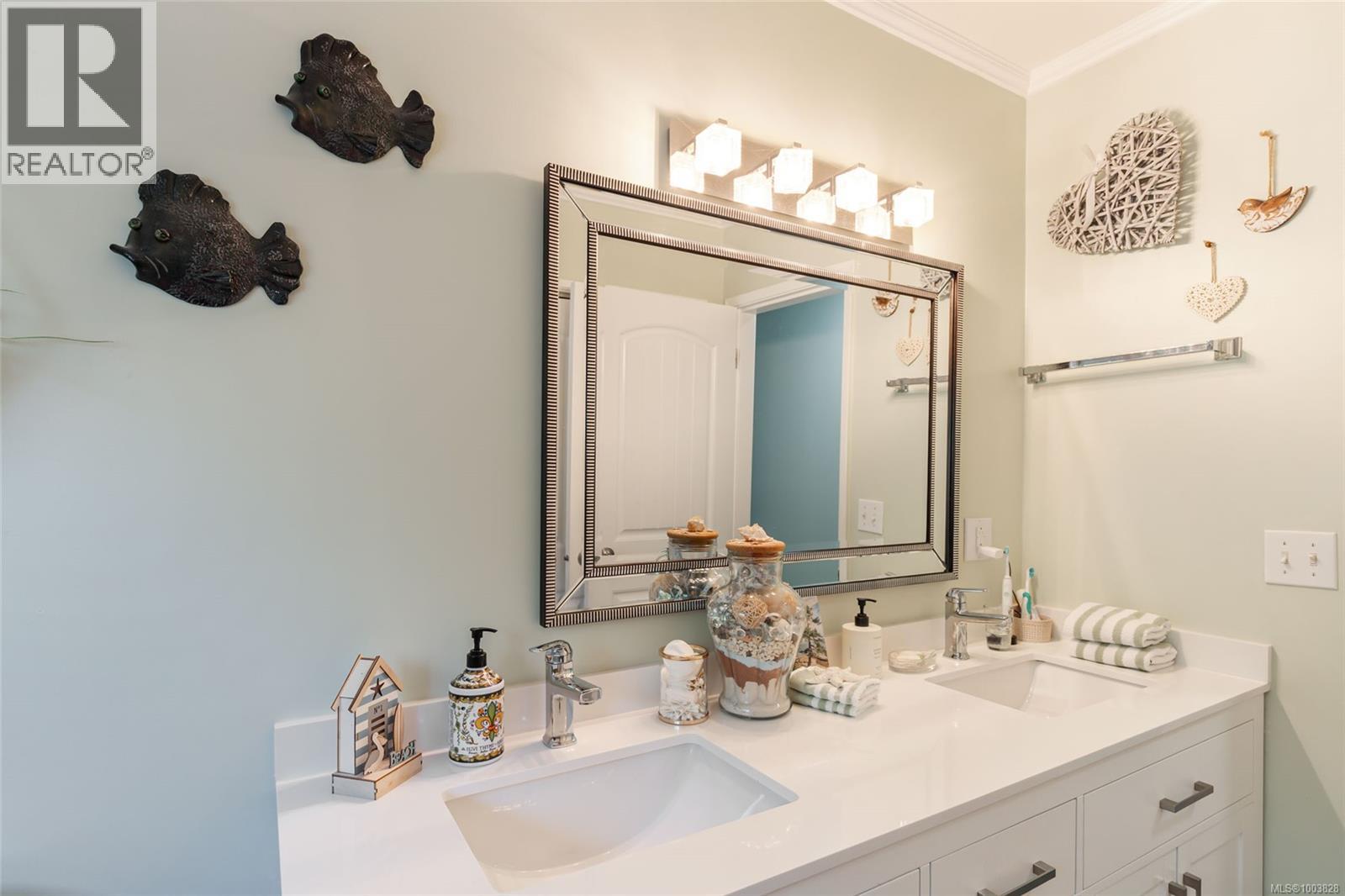 1226 Centre Rd, Qualicum Beach