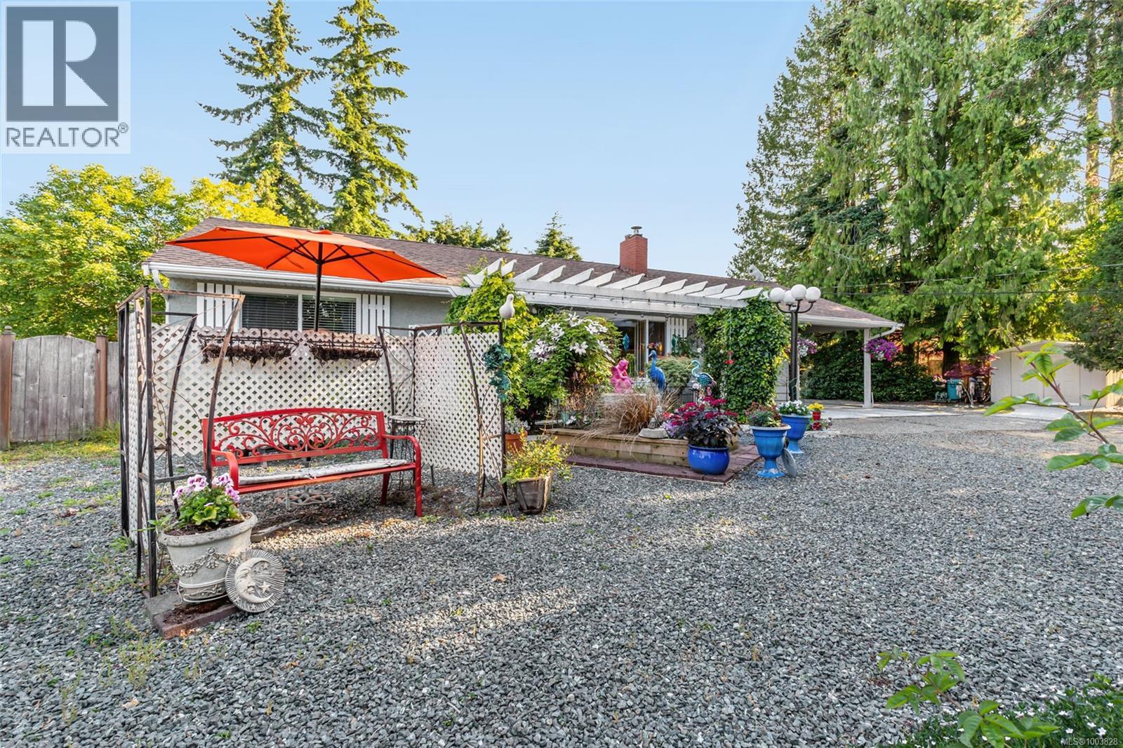 1226 Centre Rd, Qualicum Beach