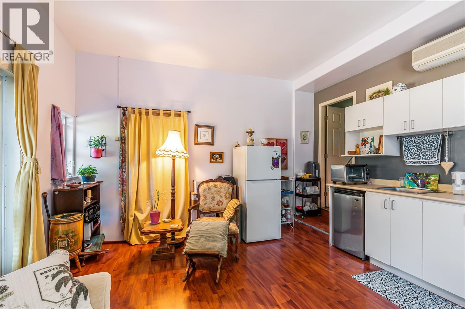 1226 Centre Rd, Qualicum Beach