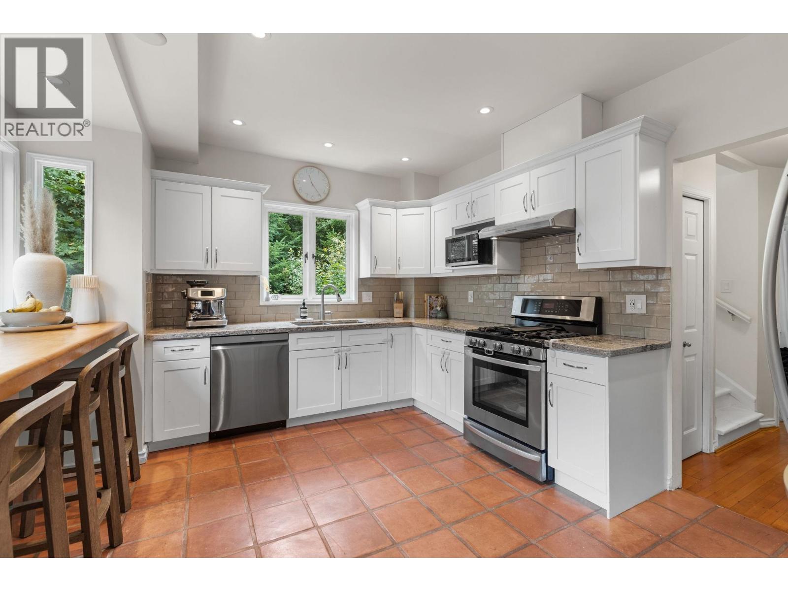 1 650 W KEITH ROAD, North Vancouver