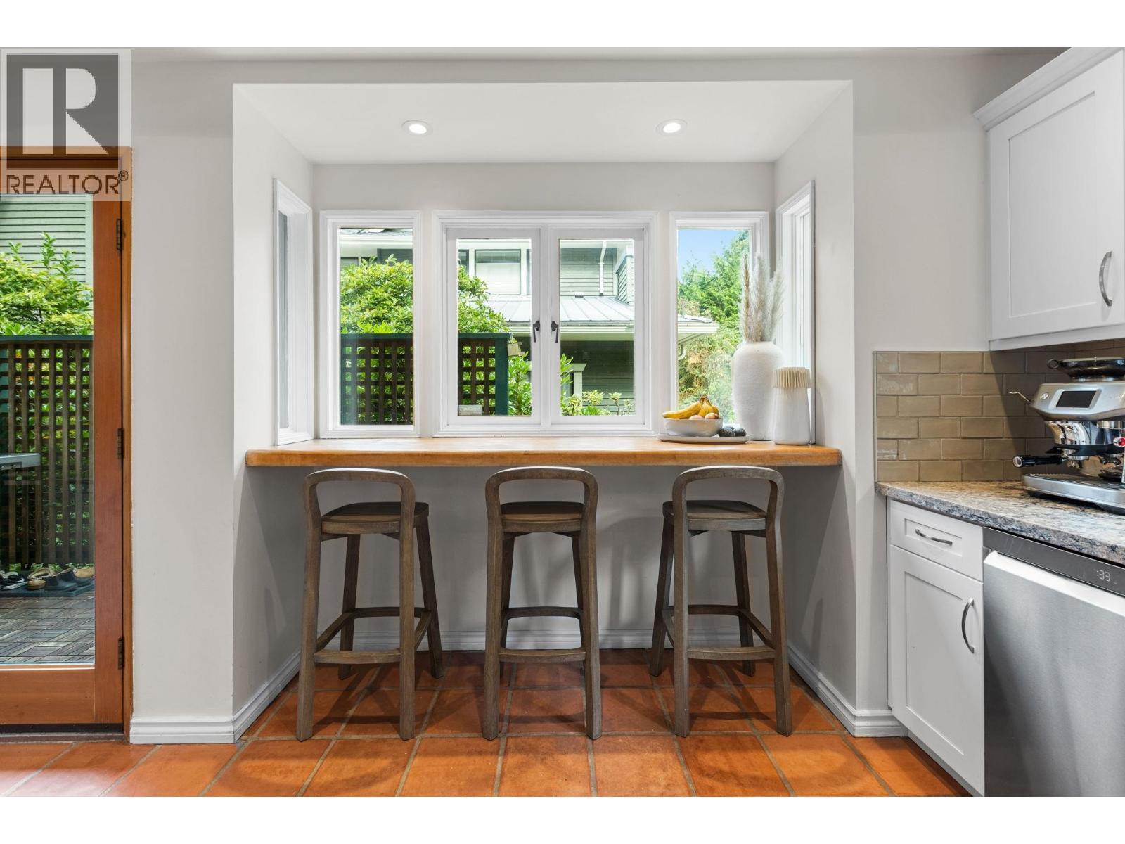 1 650 W KEITH ROAD, North Vancouver