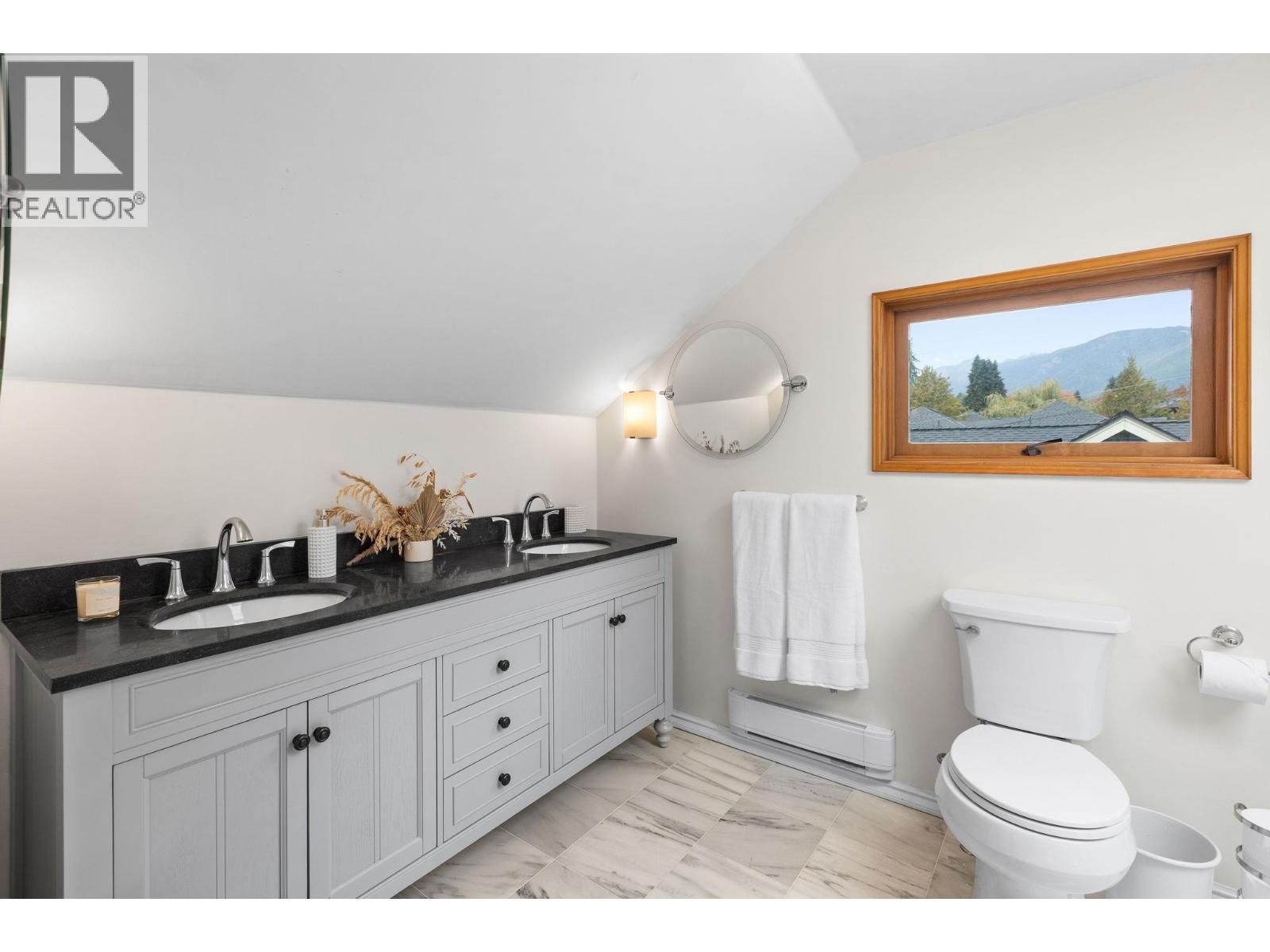 1 650 W KEITH ROAD, North Vancouver