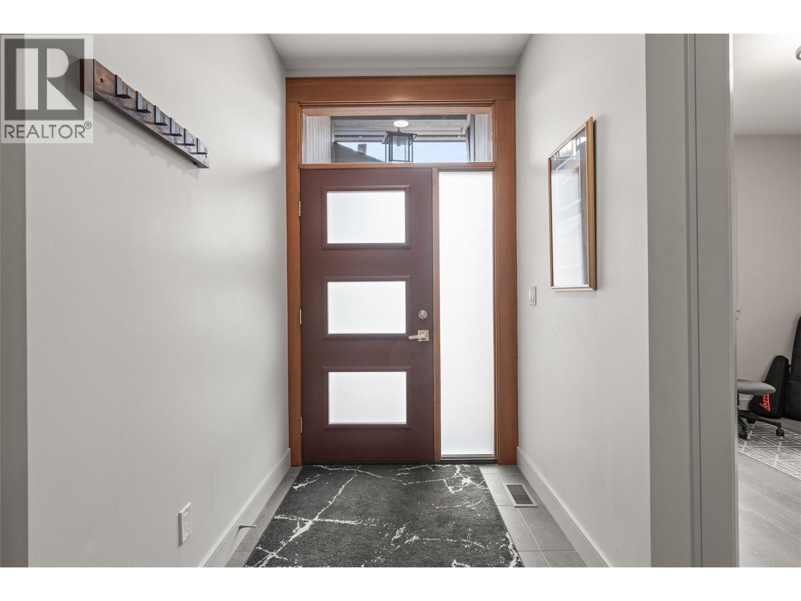 2444 York Avenue Unit# 10, Armstrong