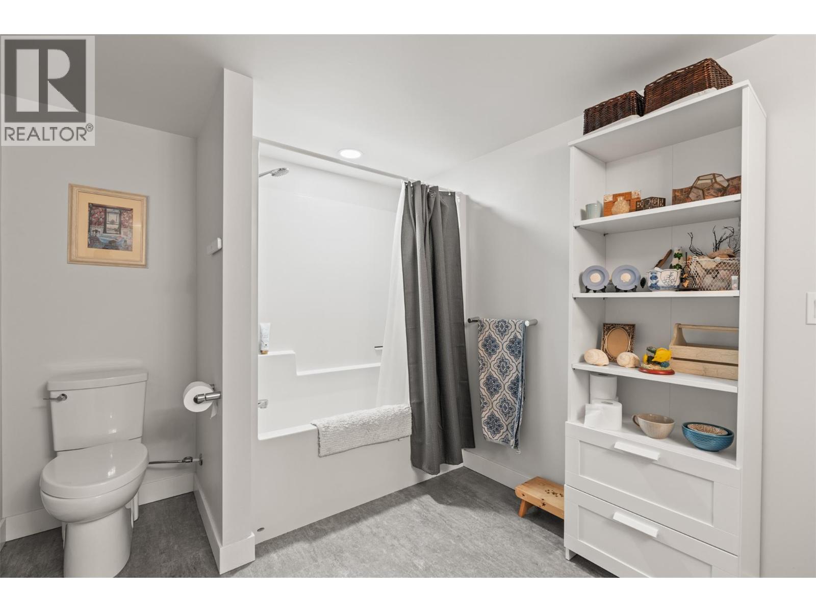 2444 York Avenue Unit# 10, Armstrong