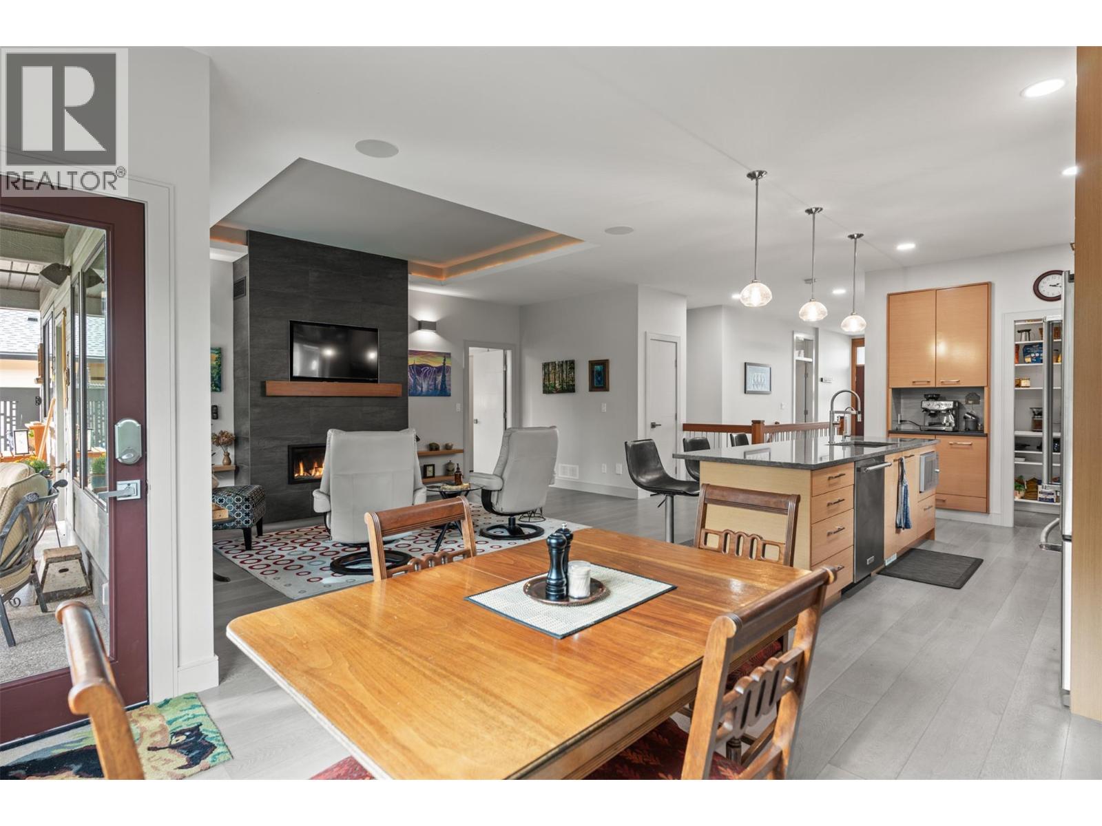 2444 York Avenue Unit# 10, Armstrong